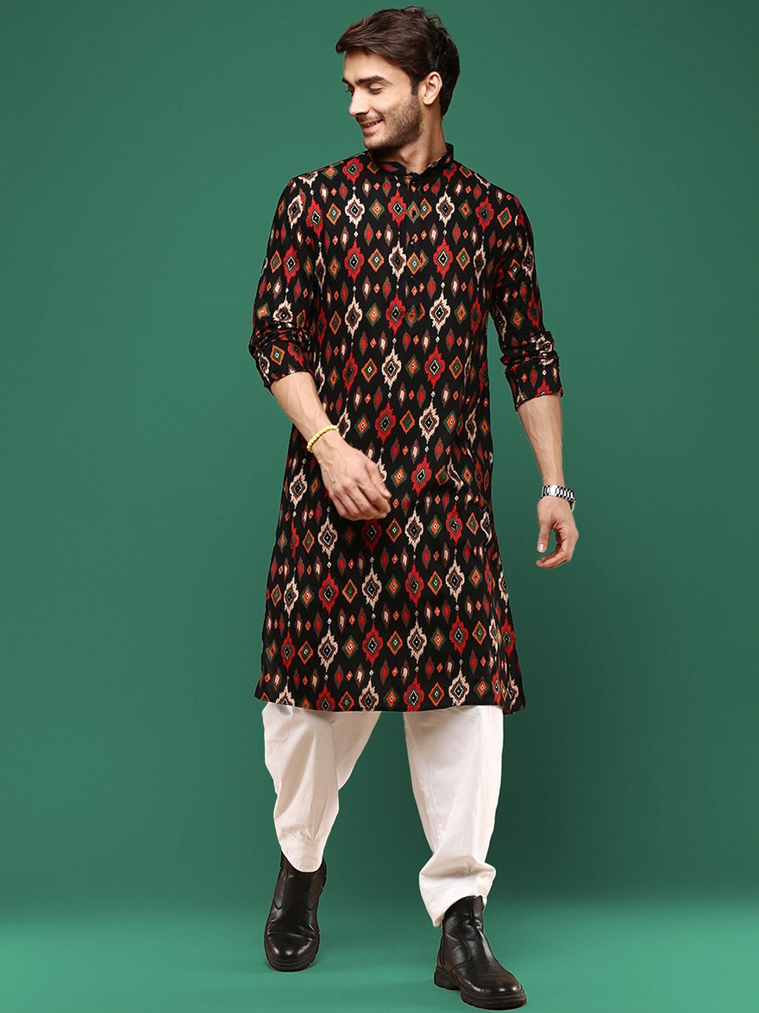 

Sangria Ethnic Motif-Printed Cotton Straight Kurtas, Black
