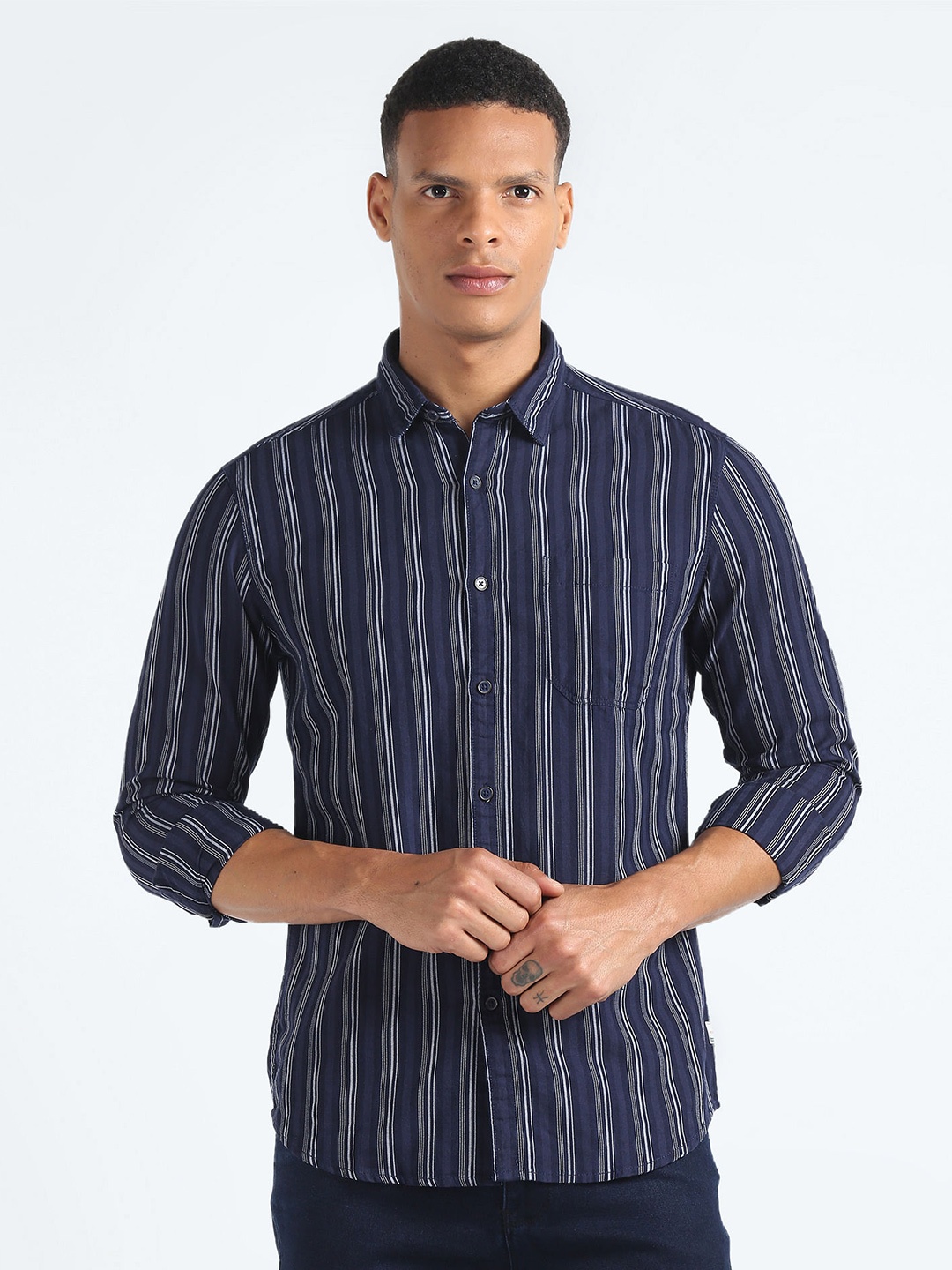 

Flying Machine Vertical Striped Twill Weave Pure Cotton Casual Shirt, Navy blue