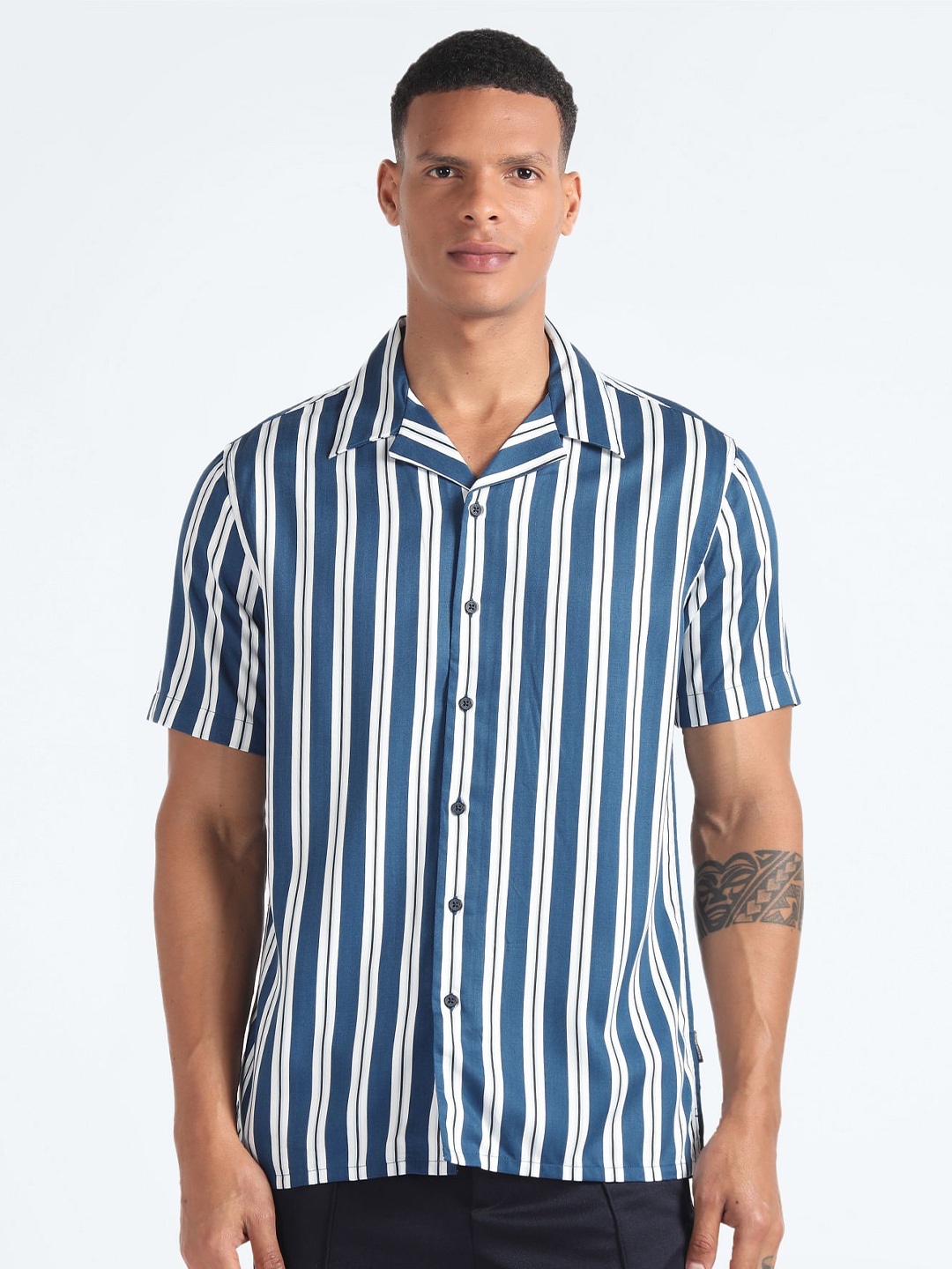 

Flying Machine Printed Striped Casual Shirt, Blue