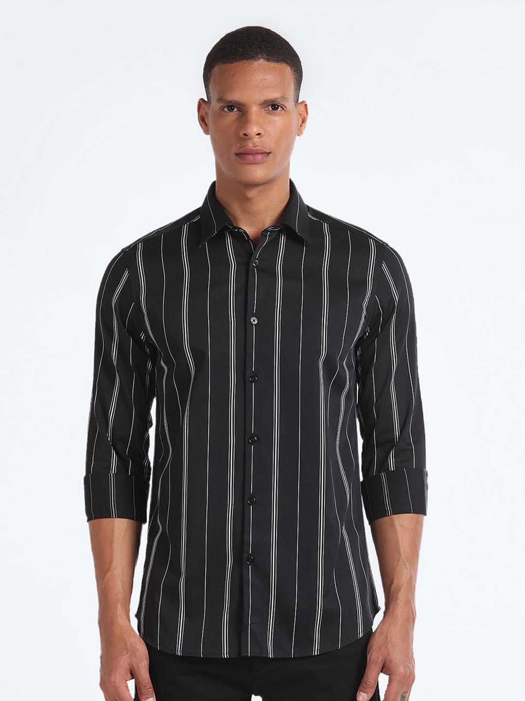 

Flying Machine Slim Fit Vertical Stripes Cotton Casual Shirt, Black