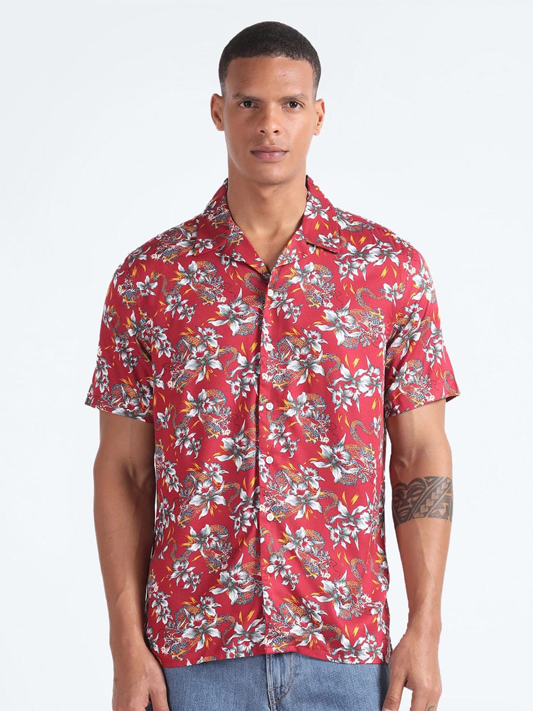 

Flying Machine Floral Printed Cuban Collar Casual Shirt, Red
