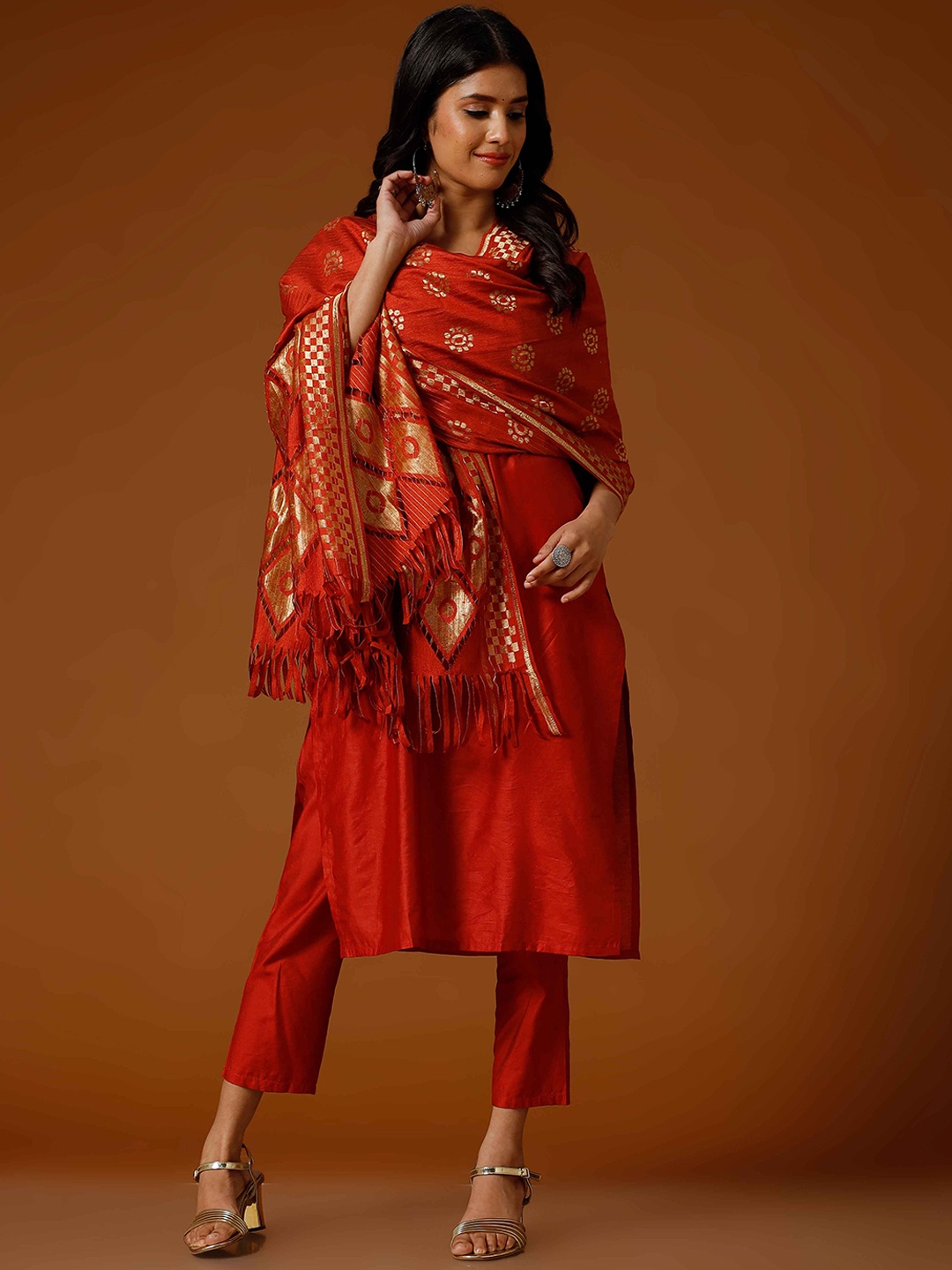 

soan Floral Zari Embroidered Regular Kurta With Trousers & Dupatta, Red