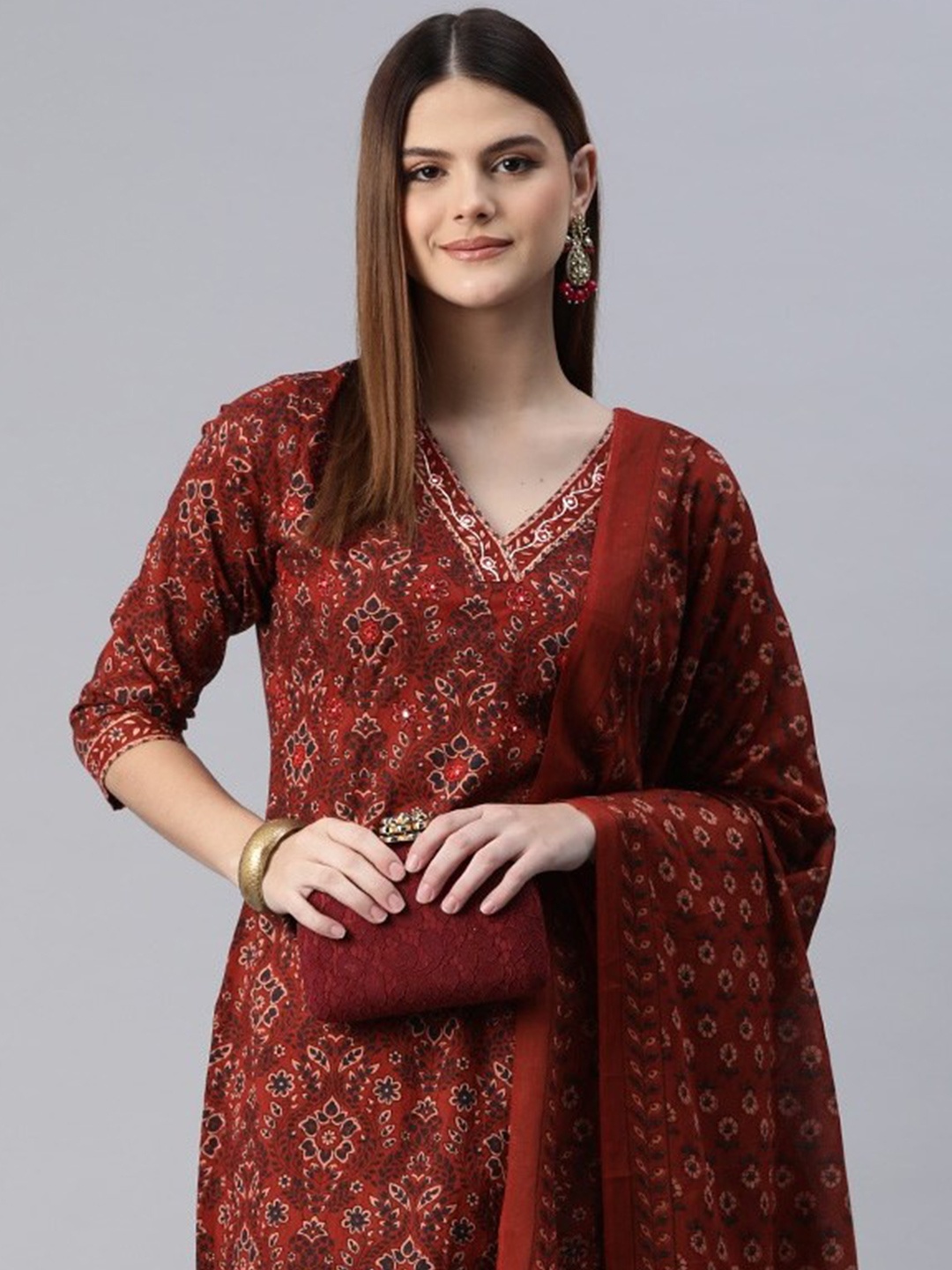 

Readiprint Women Floral Printed Regular Pure Cotton Kurta with Trousers & With Dupatta, Red