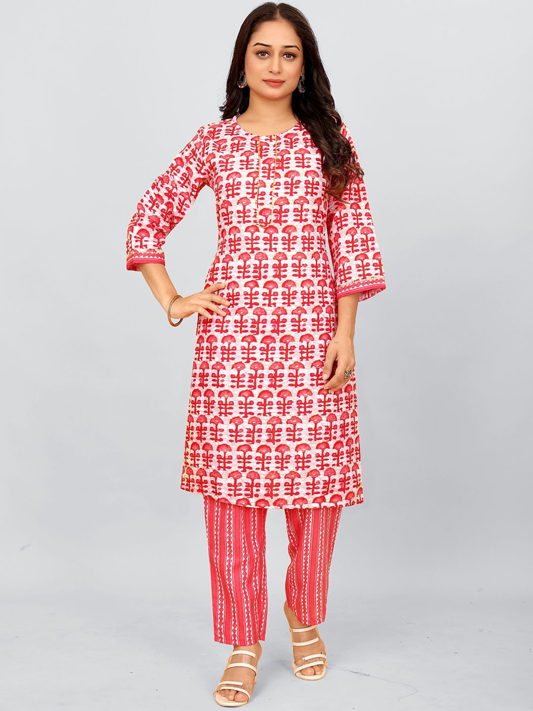 

SUNDARNAARI Floral Printed Regular Kurta with Trousers, Pink