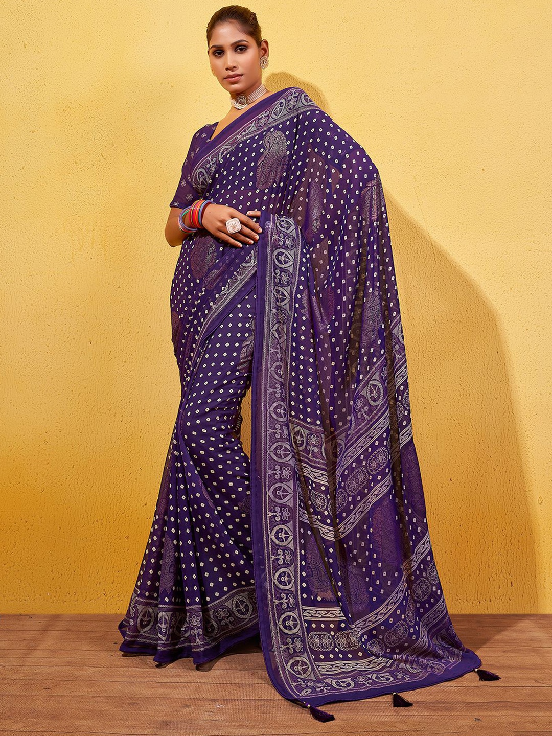 

Mitera Purple & White Bandhani Printed Zari Saree