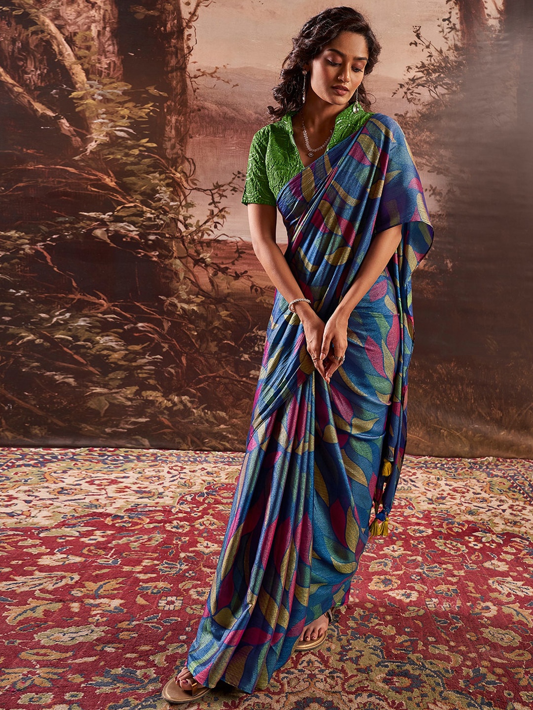 

Satrani Floral Pure Chiffon Saree, Blue