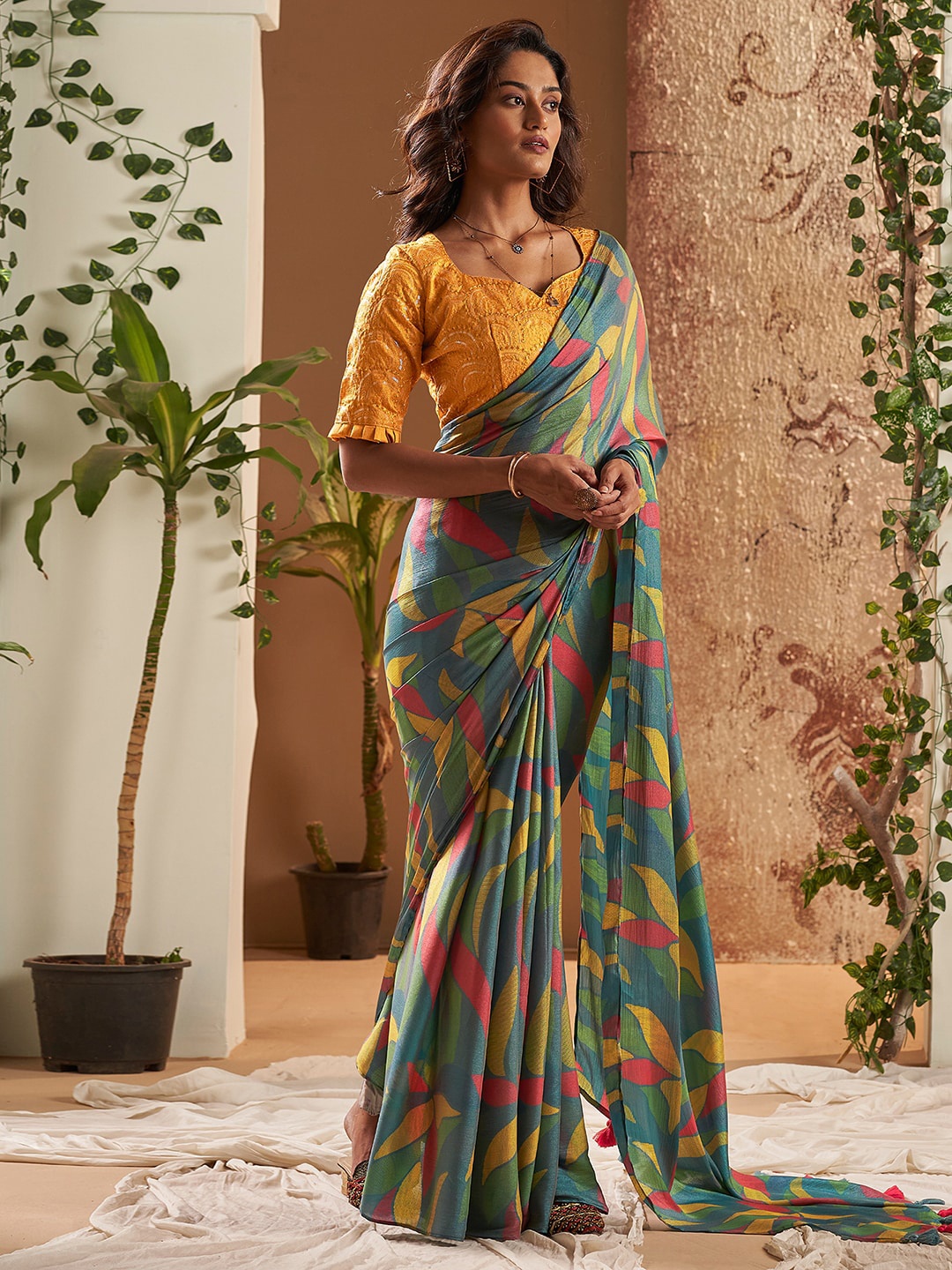 

Satrani Floral Printed Pure Chiffon Saree, Green