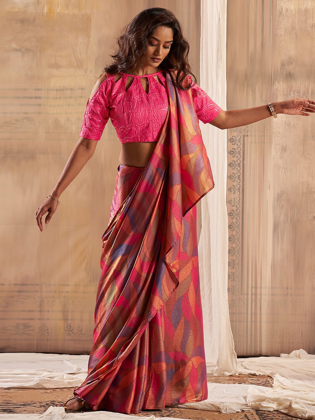 

Satrani Floral Printed Pure Chiffon Saree, Red