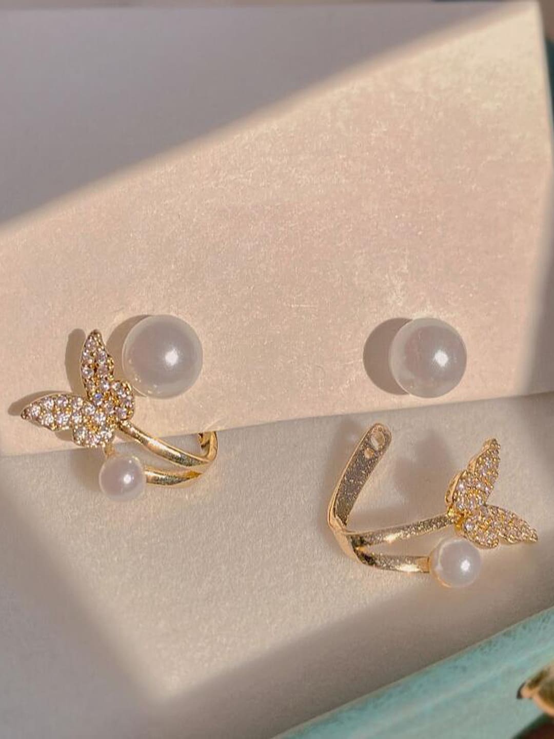

FIMBUL Gold Plated Pearl Beaded Contemporary Stud Earrings