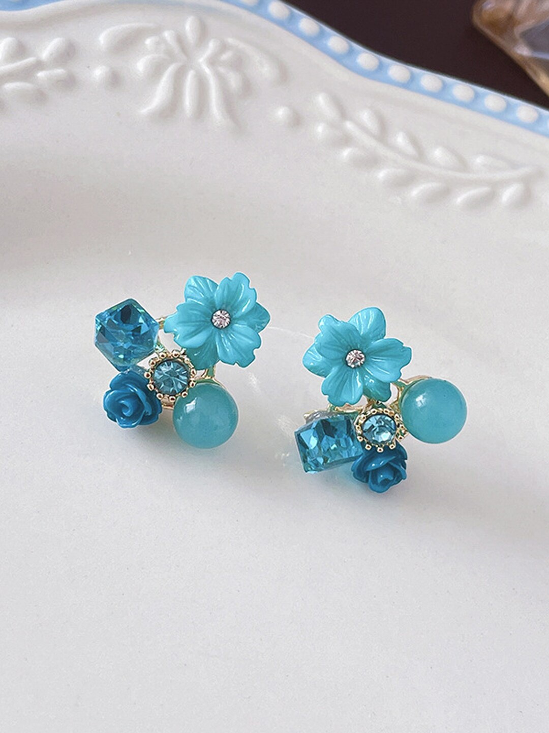 

FIMBUL Floral Shaped Beaded Stud Earrings, Blue