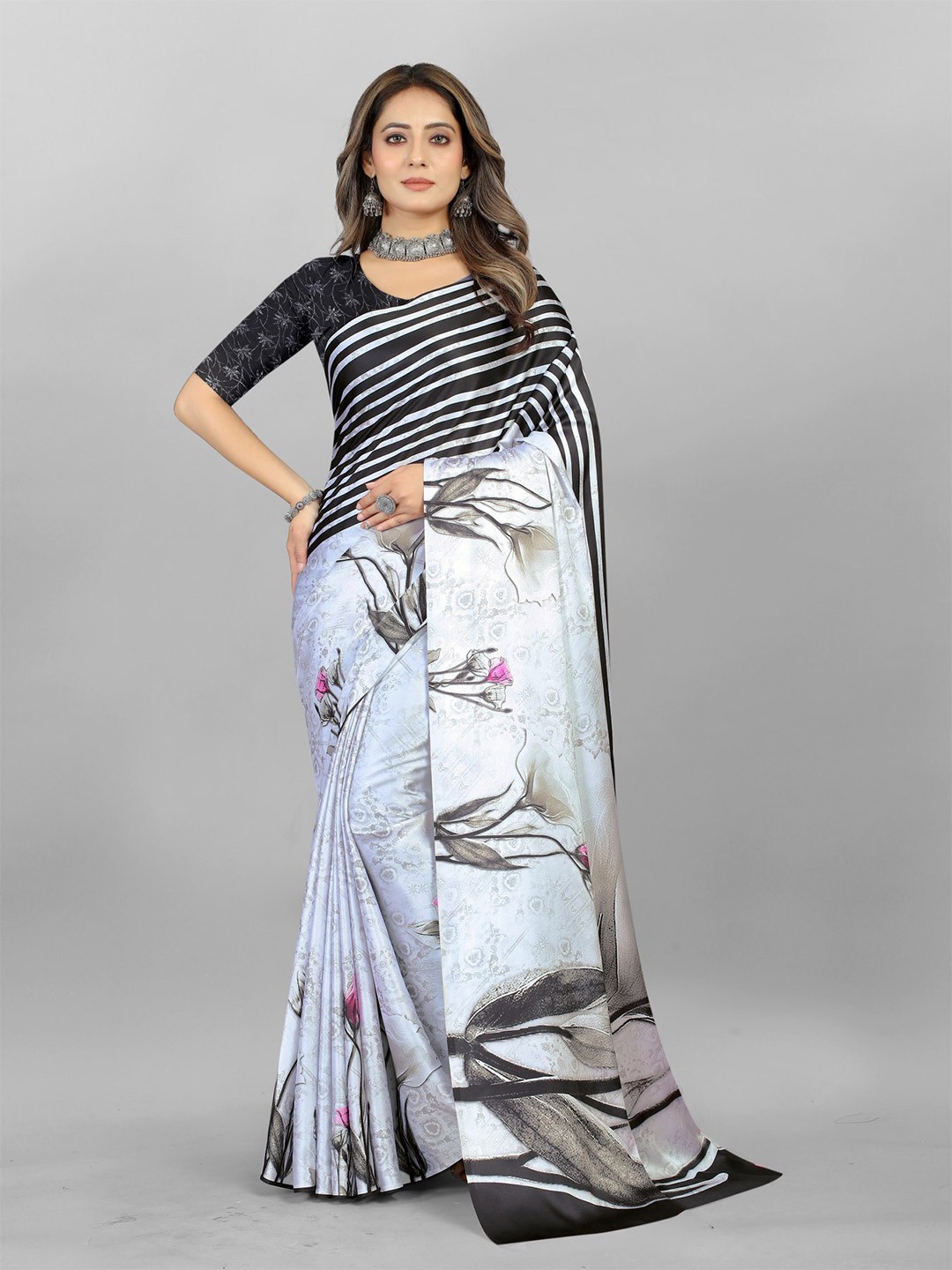 

Avojee Floral Printed Saree, Grey