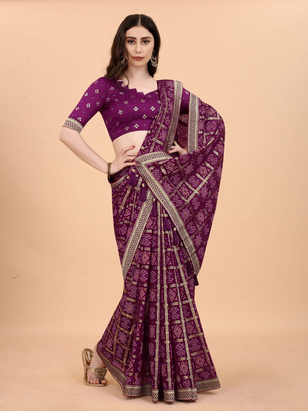 

Avojee Bandhani Printed Zari Saree, Burgundy