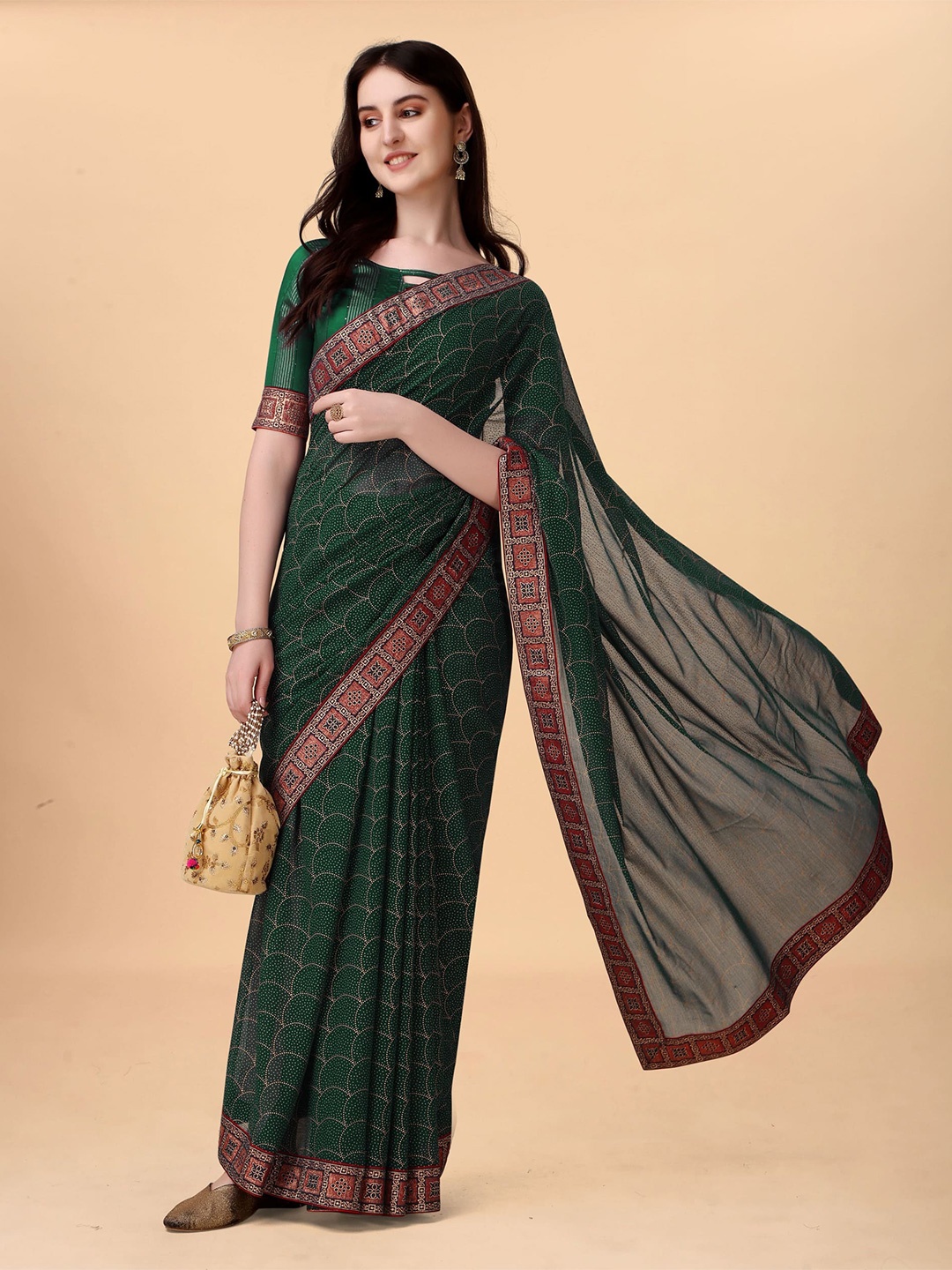 

Avojee Geometric Printed Saree, Green