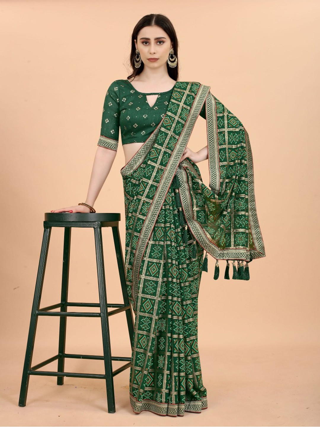 

Avojee Bandhani Printed Saree, Green