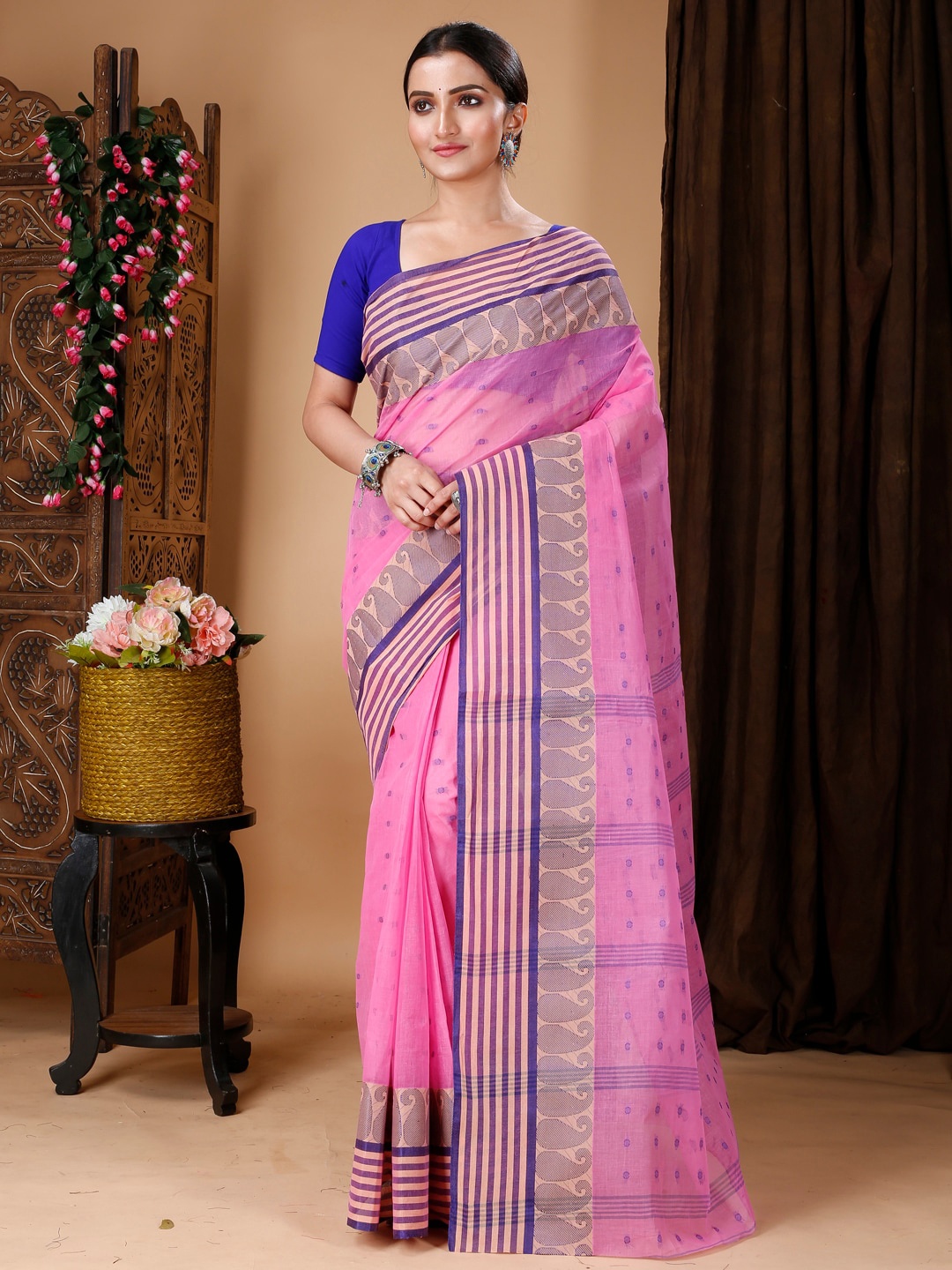 

Ruuprekha Woven Design Zari Pure Cotton Taant Saree, Pink