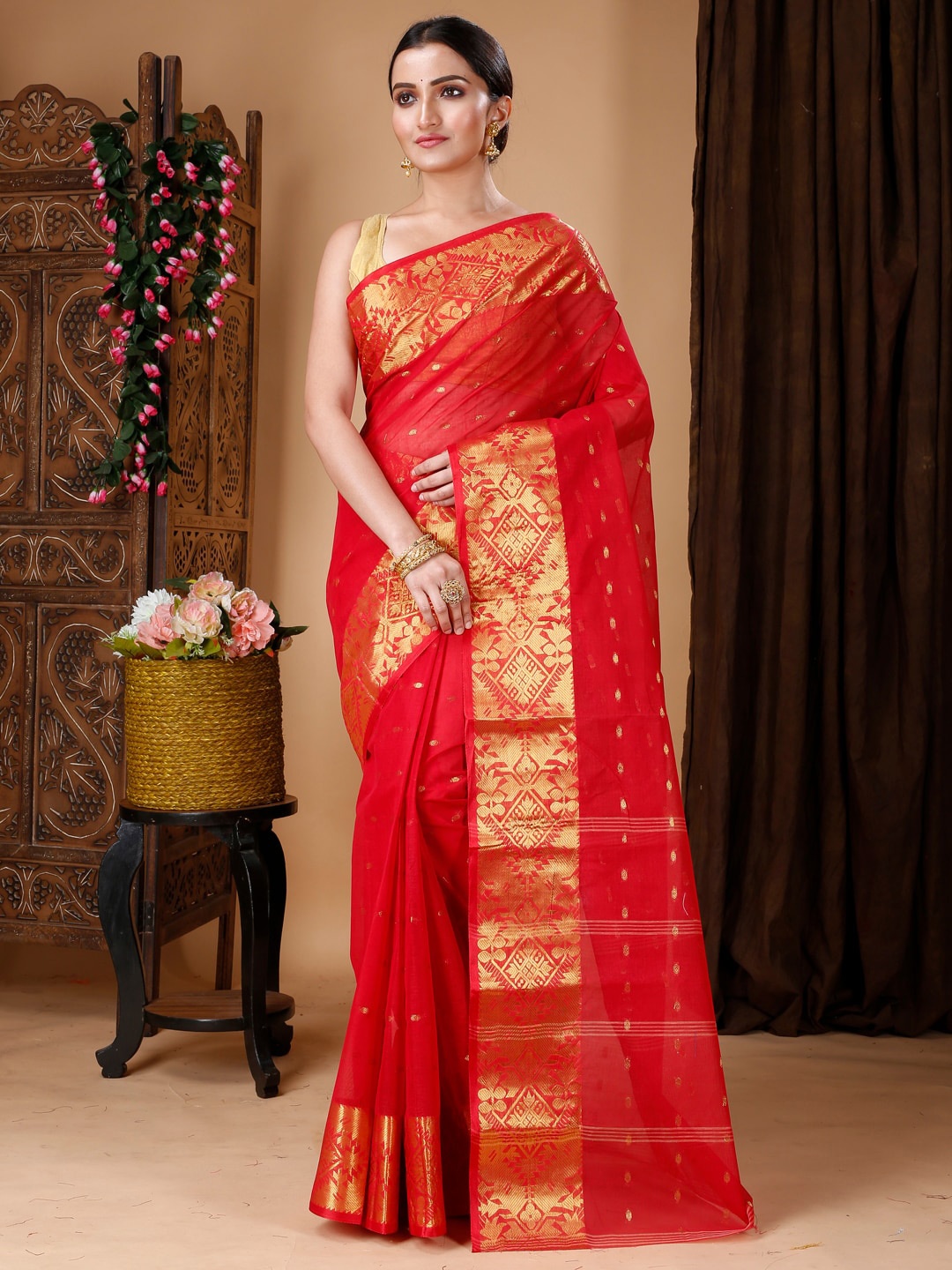 

Ruuprekha Woven Design Zari Pure Cotton Taant Saree, Red