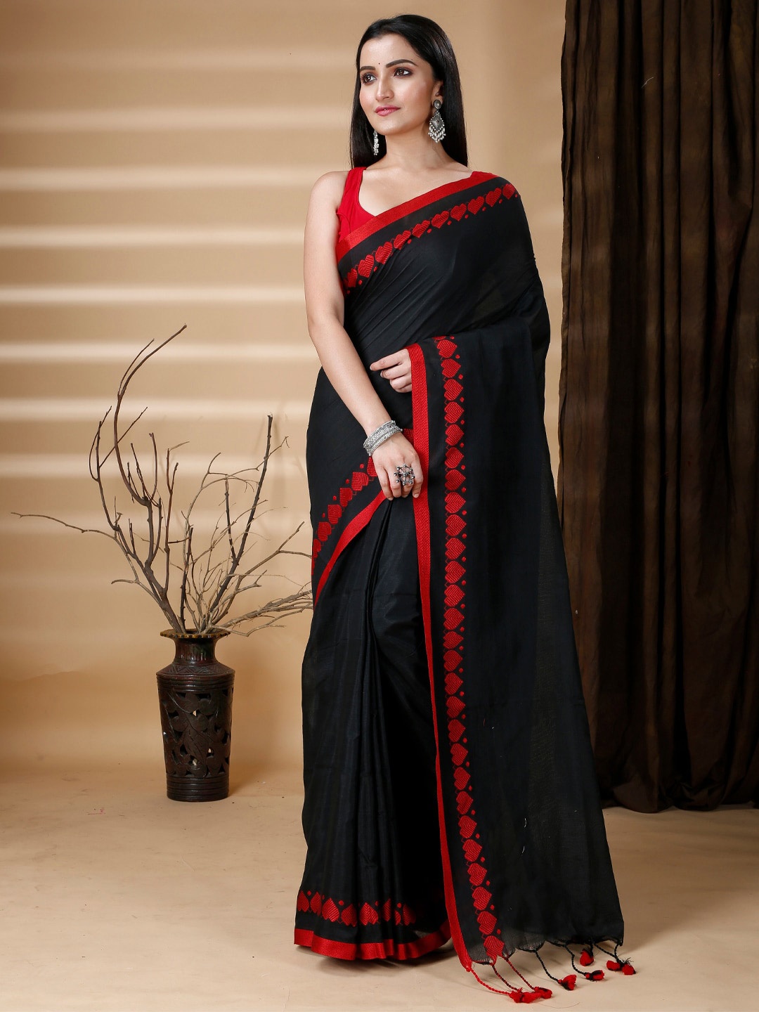 

Ruuprekha Pure Cotton Khadi Saree, Black