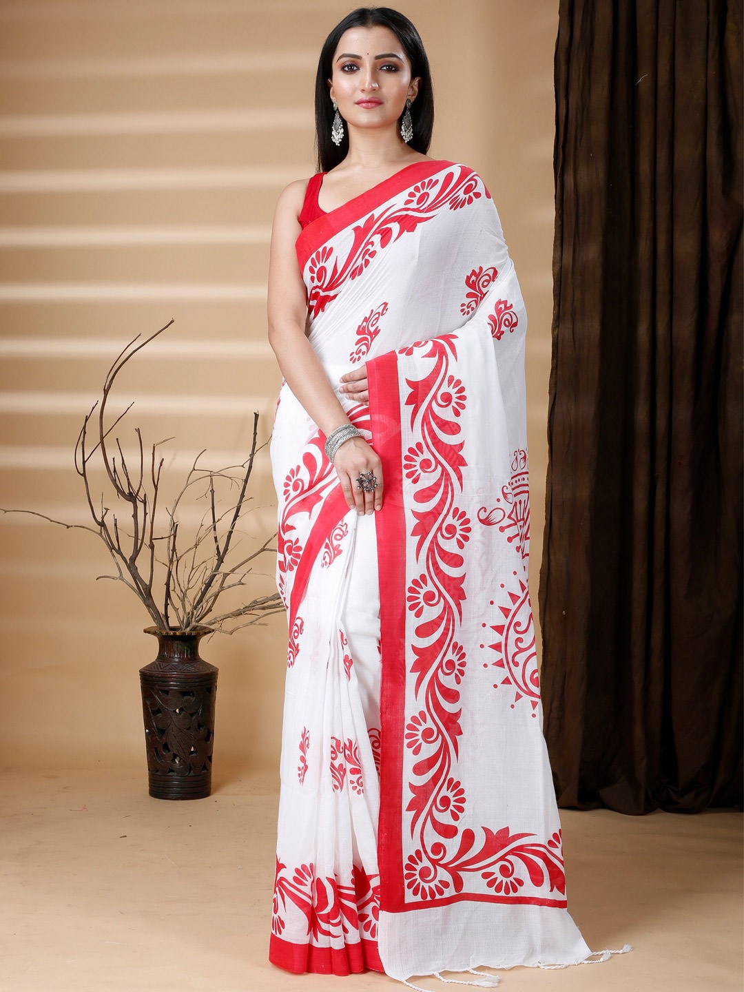 

Ruuprekha Floral Pure Cotton Khadi Saree, White