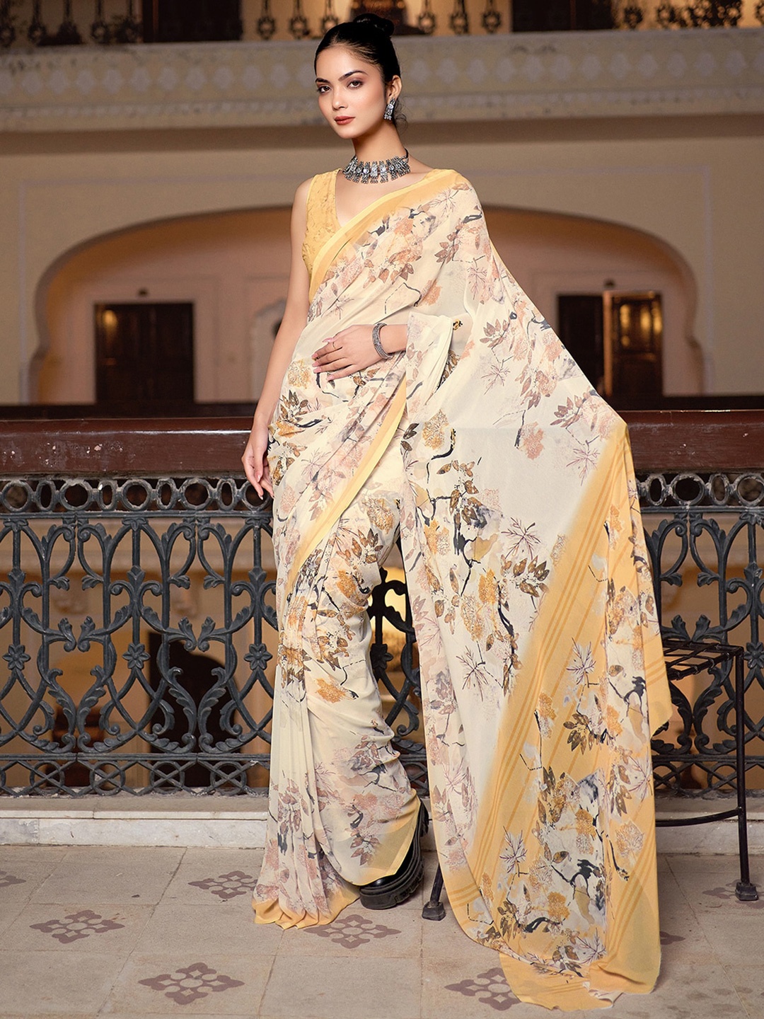 

Satrani Cream & Yellow Floral Printed Saree, Off white