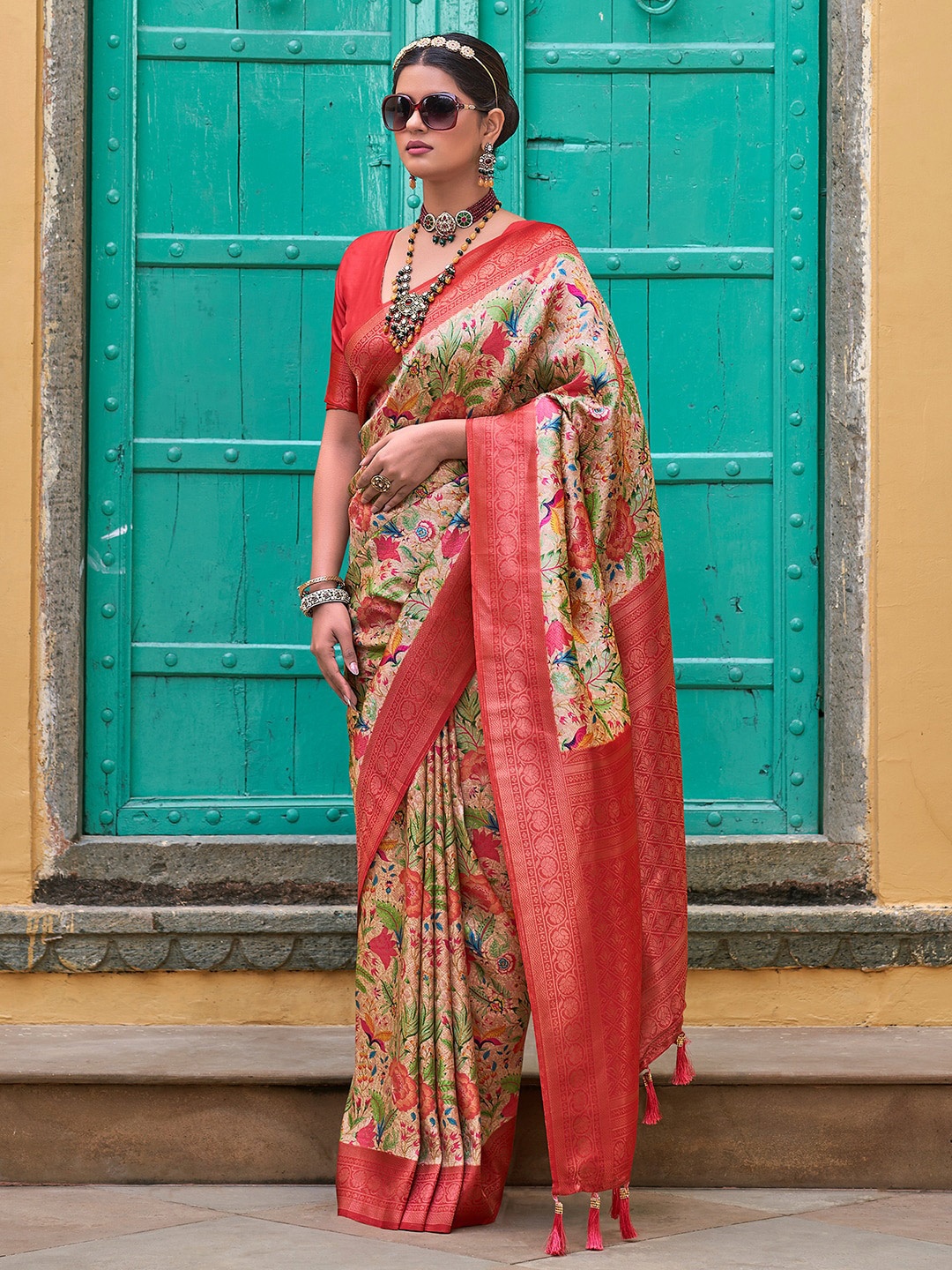 

Satrani Beige & Red Floral Printed Zari Sungudi Saree