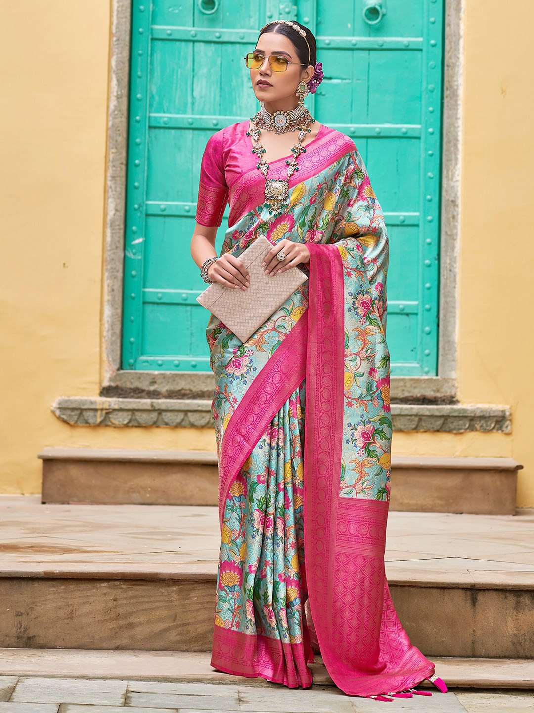 

Satrani Blure & Pink Floral Printed Zari Sungudi Saree, Blue