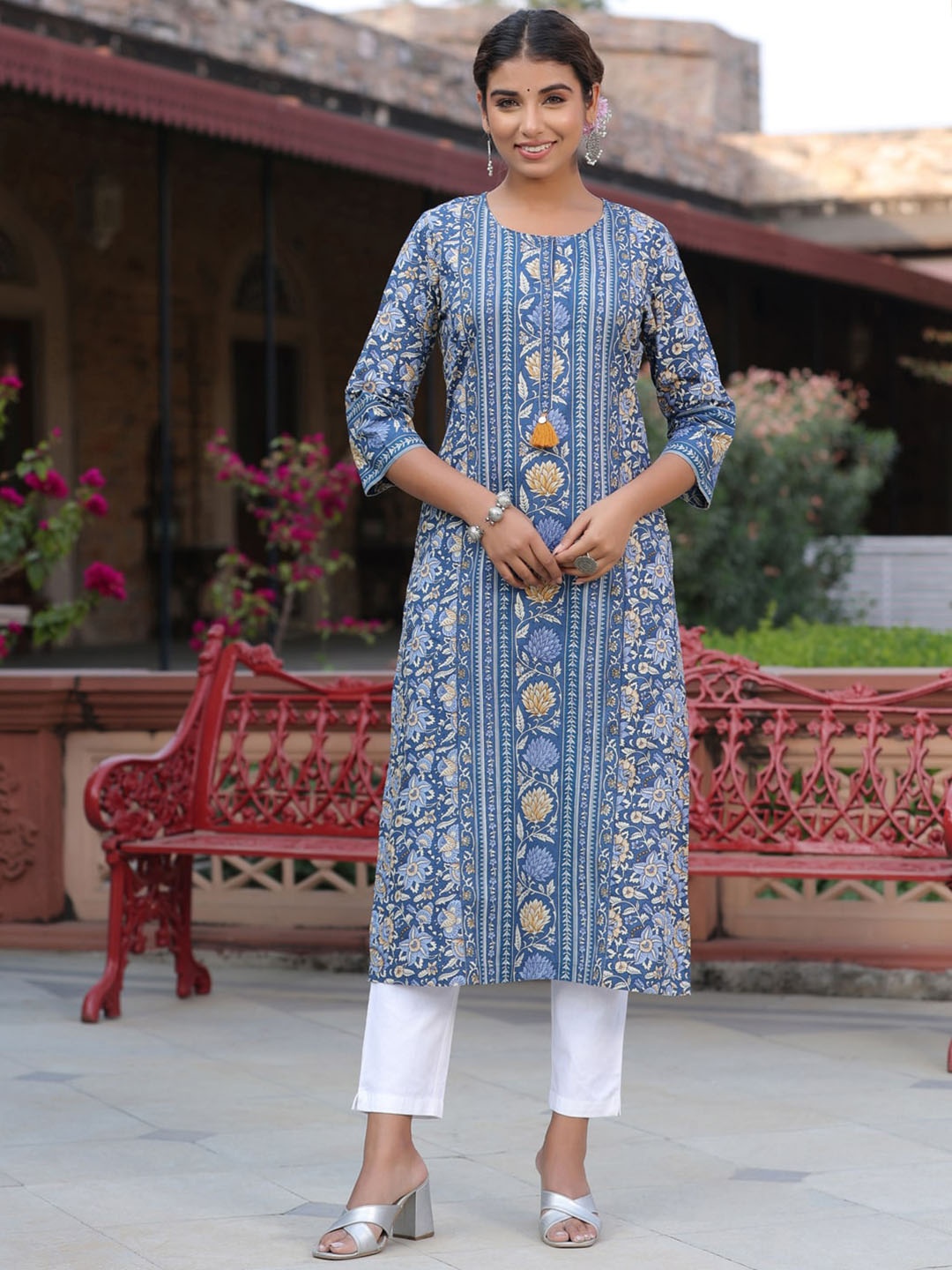 

Rain & Rainbow Floral Printed Thread Work Cotton Straight Kurta, Blue