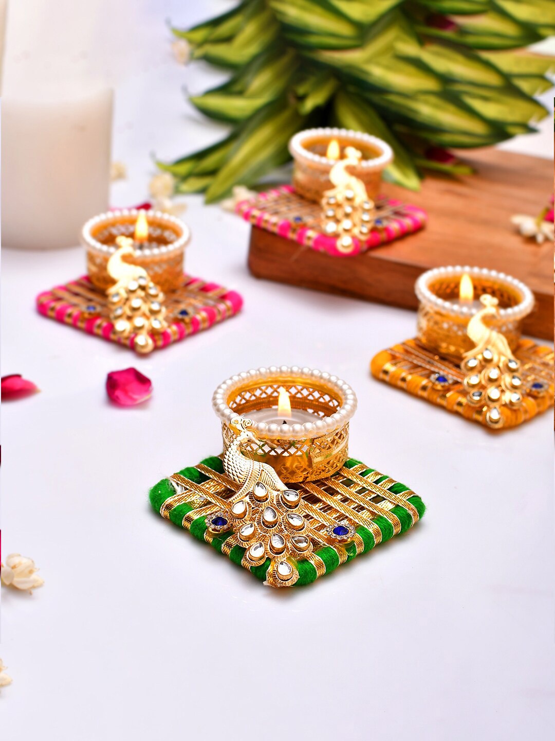 

CraftVatika Red & Green 4 Pieces Decoration Candle Holders, Gold