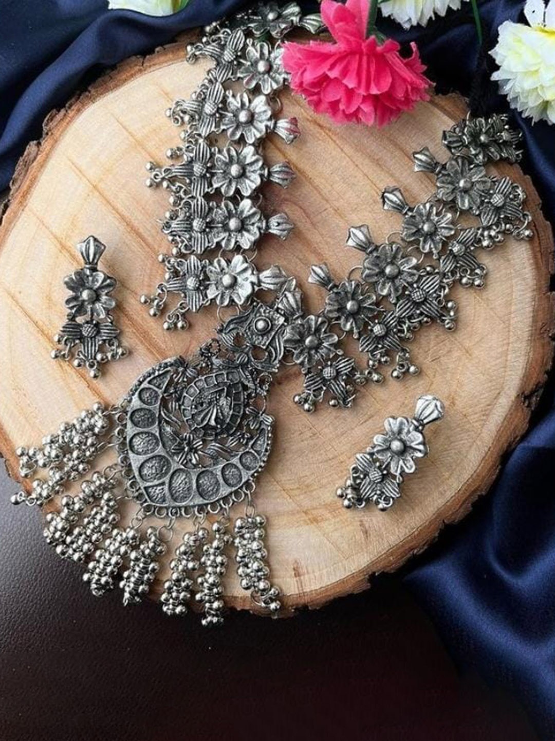 

The Pari Silver-Plated Oxidized Necklace And Earrings