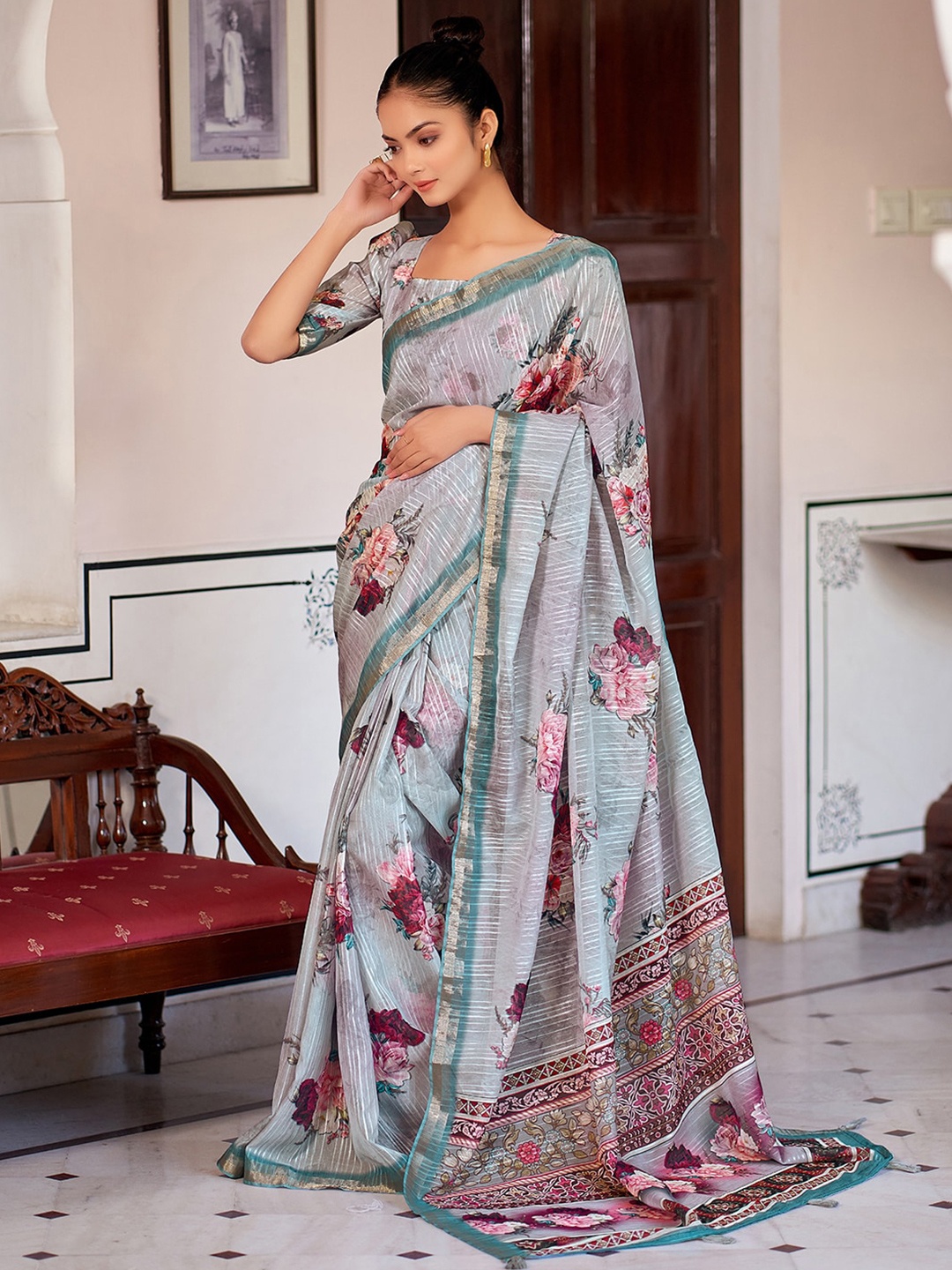 

Mitera Floral Printed Zari Saree, Blue