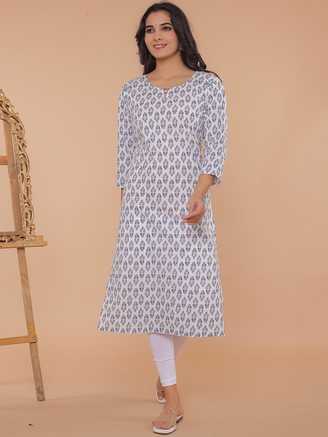 

R RANAK CREATION Floral Printed Round Neck Cotton Straight Kurta, White