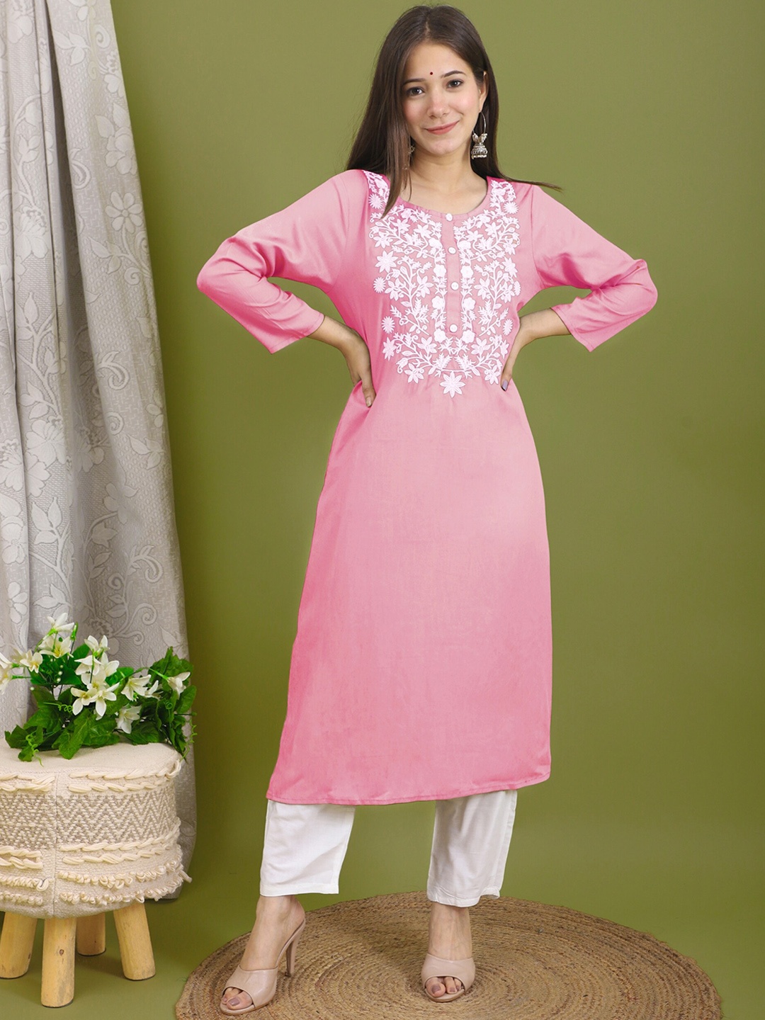 

R RANAK CREATION Floral Embroidered Floral Kurta, Pink