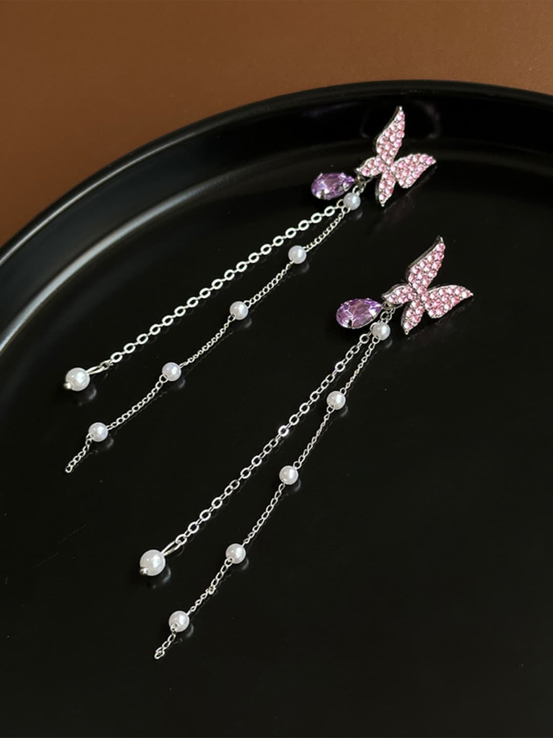 

FIMBUL Silver Plated Butterfly Shaped Rhinestone Drop Earrings