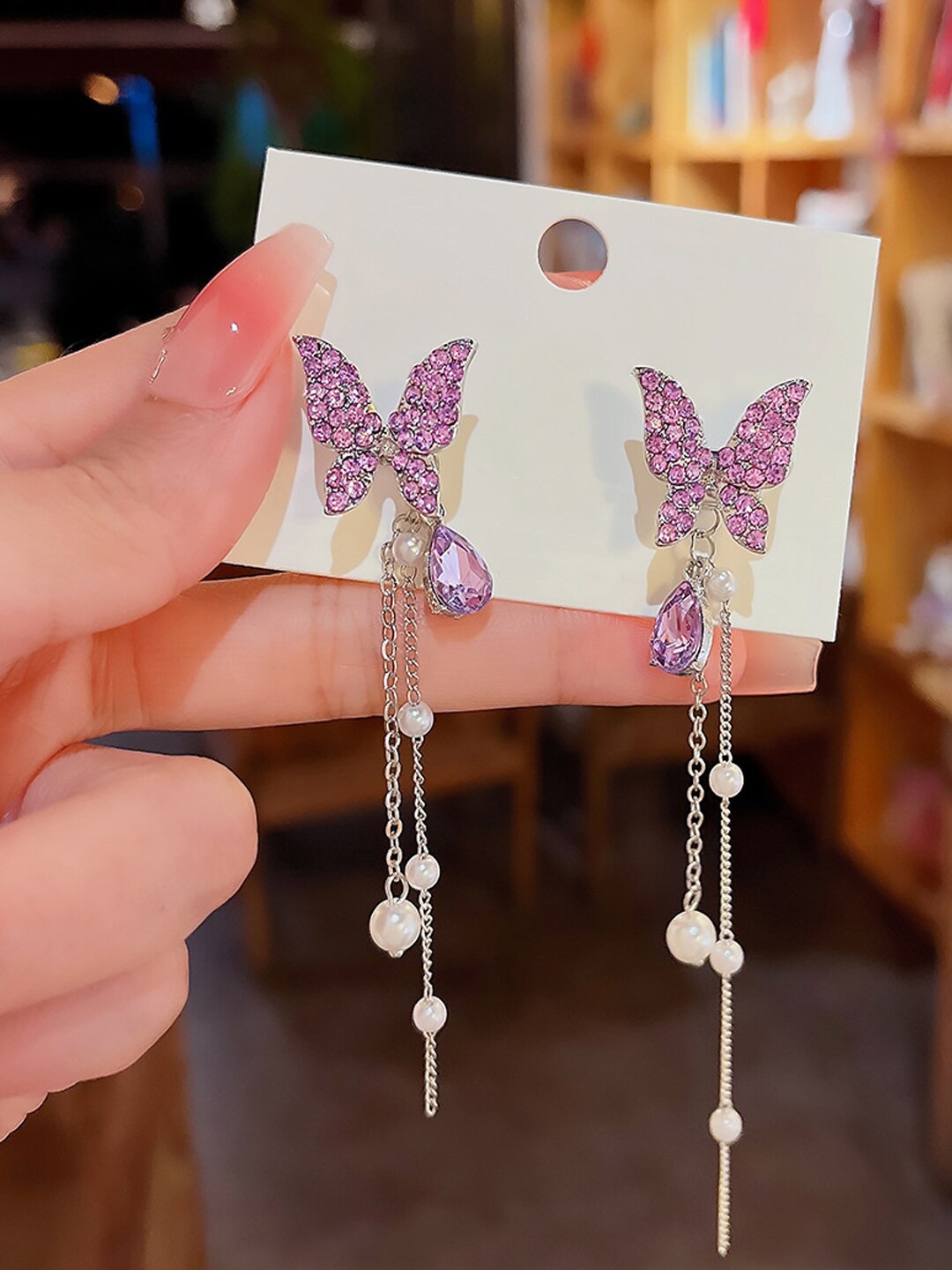 

FIMBUL Silver Plated Butterfly Shaped Rhinestone Drop Earrings