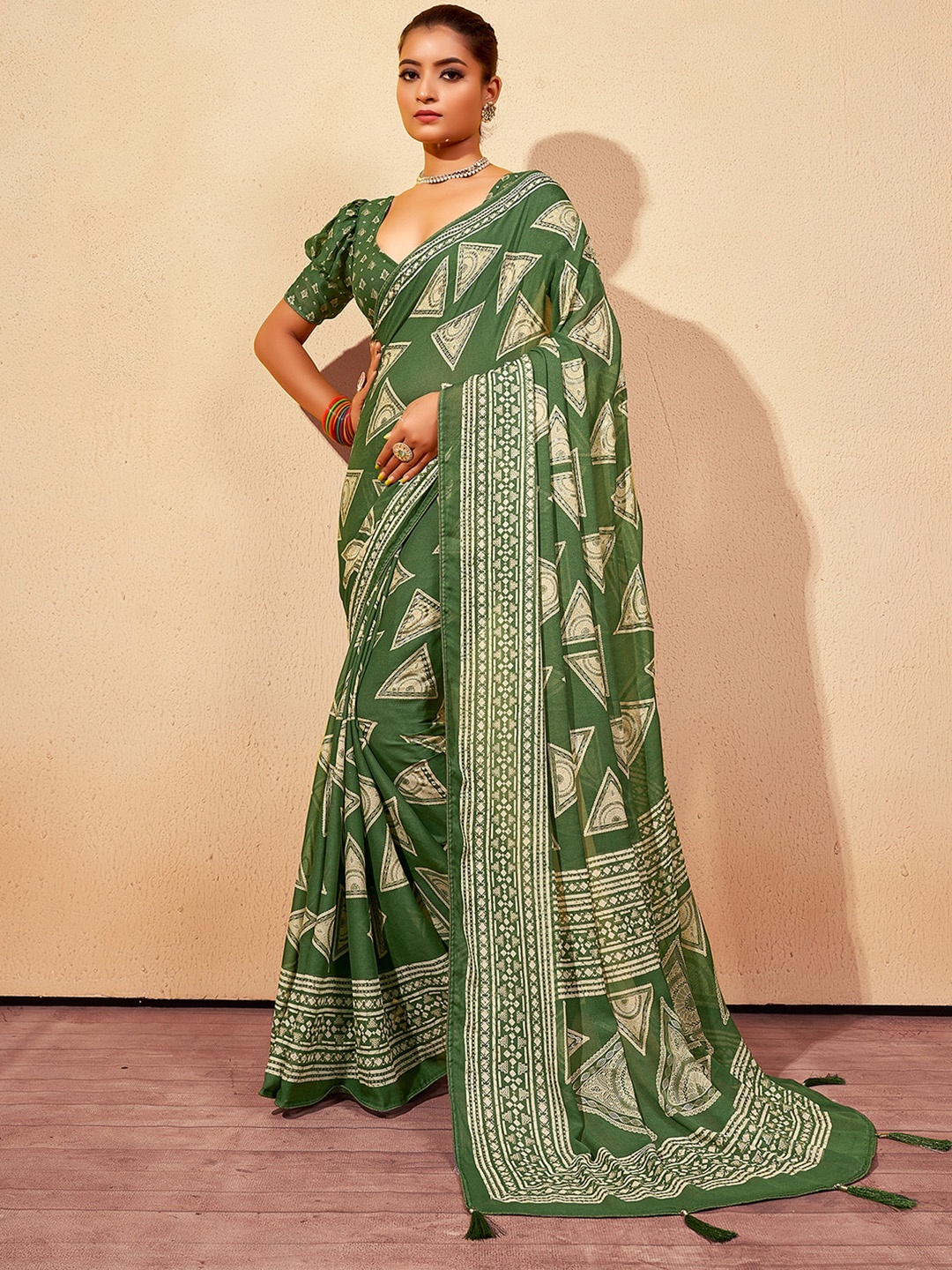 

Satrani Geometric Printed Georgette Dabu Saree, Green