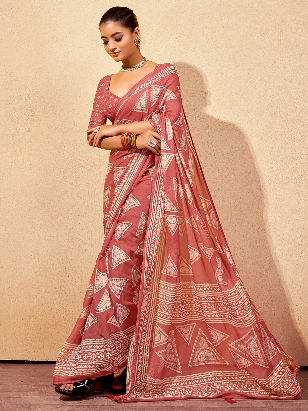 

Satrani Geometric Printed Georgette Dabu Saree, Pink