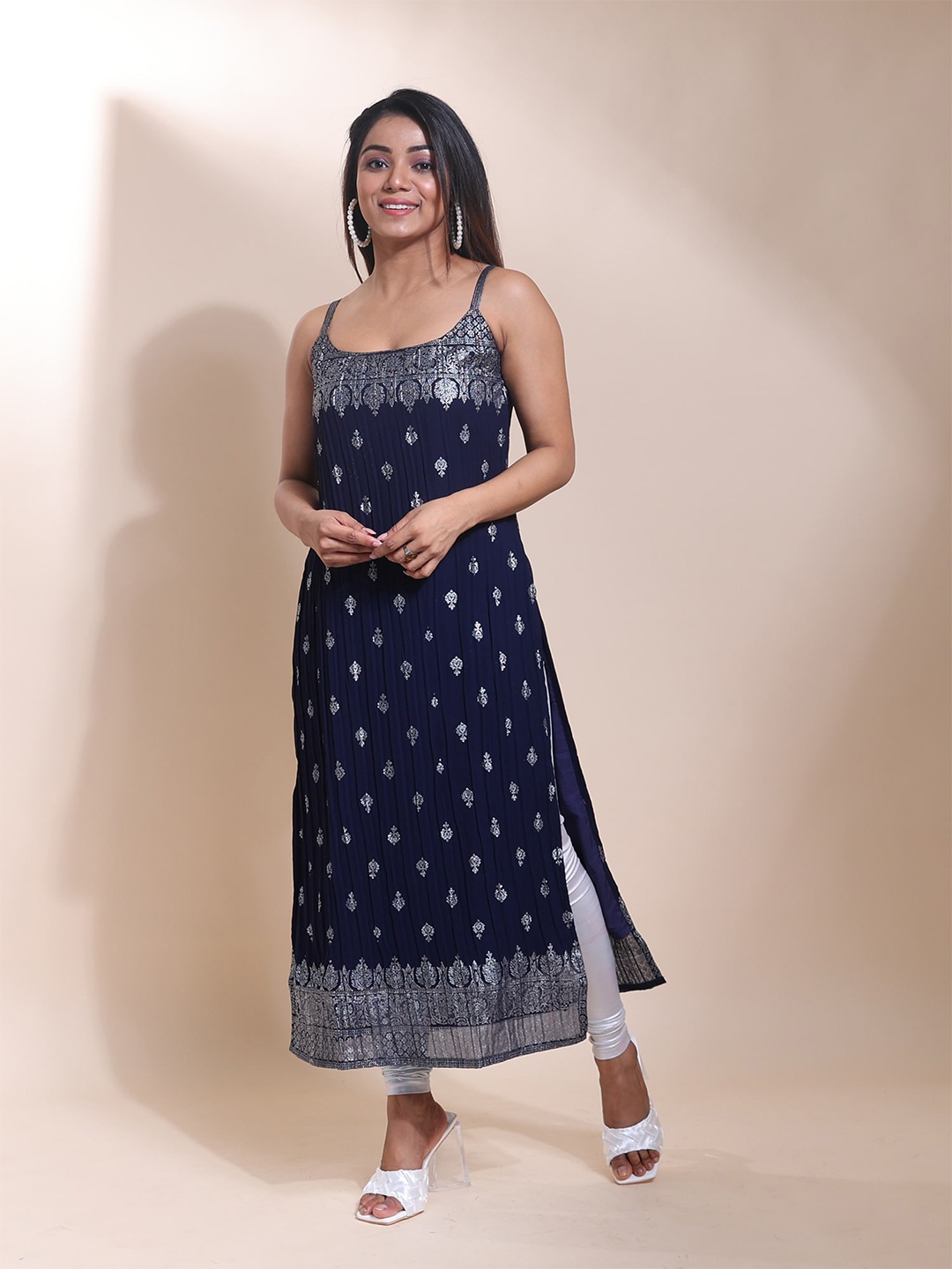 

Disli Floral Printed Round Neck Georgette Kurta, Blue