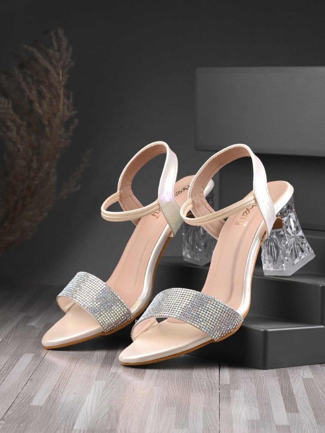 

DressBerry Gold Toned Embellished Open Toe Block Heels