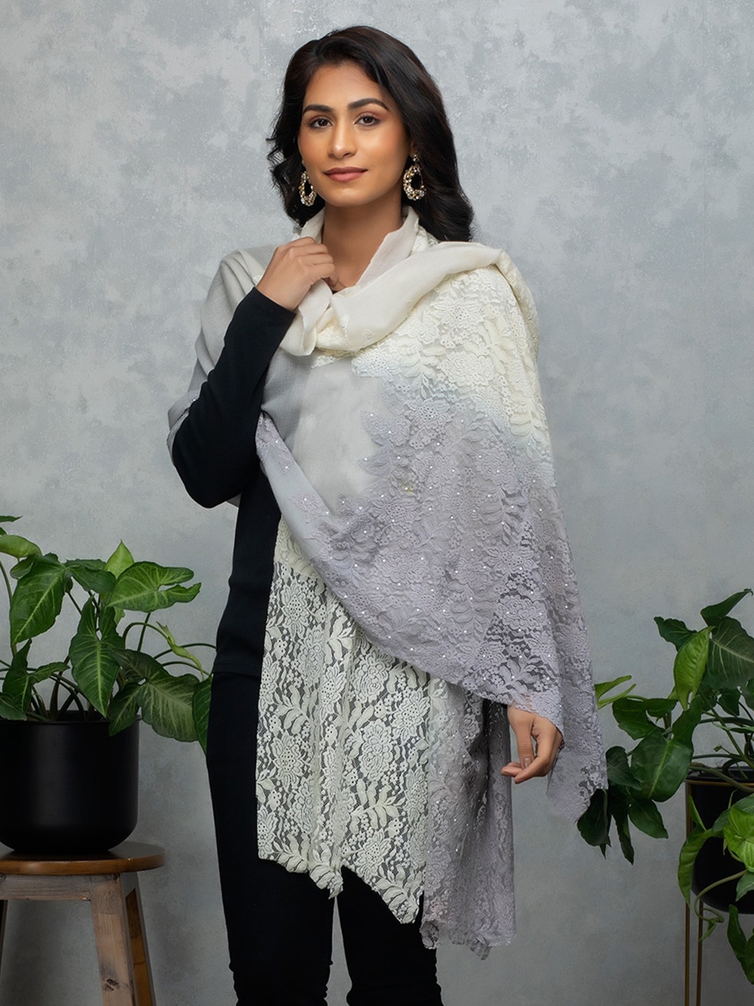 

Rhe-Ana Colour-Blocked Woollen Stole, Grey