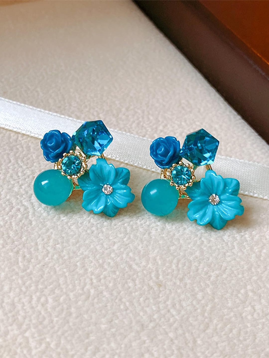 

VAGHBHATT Floral Studs Earrings, Blue