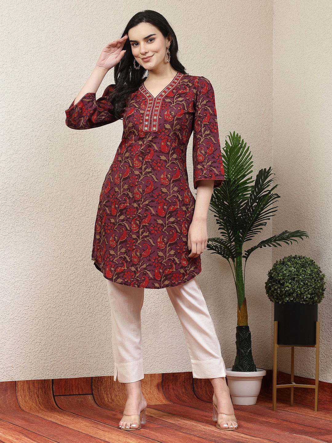 

Nayam By Lakshita Paisley Printed V-Neck Pure Cotton Kurta, Purple
