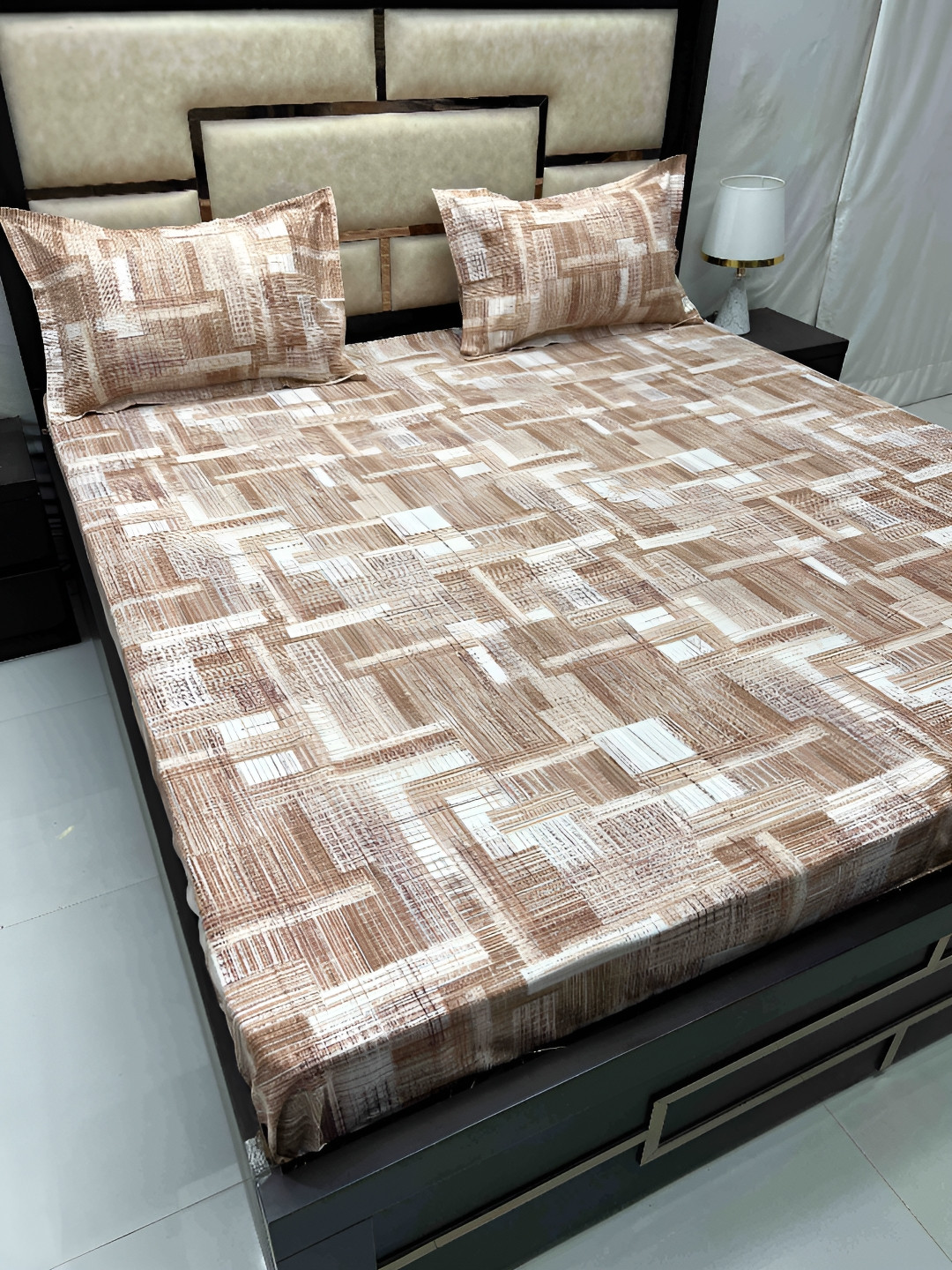 

Pure Decor Brown Printed 380 TC King Bedsheet Set King Bedsheet with 2 Pillow Covers