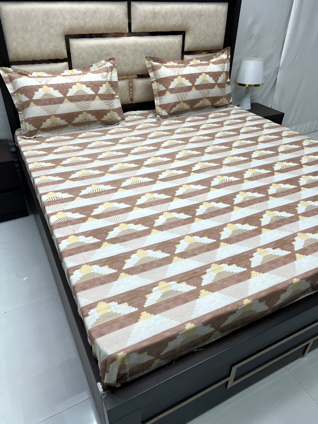 Pure Decor Brown Geometric Printed 380 TC Pure Cotton King Bedsheet with 2 Pillow Covers