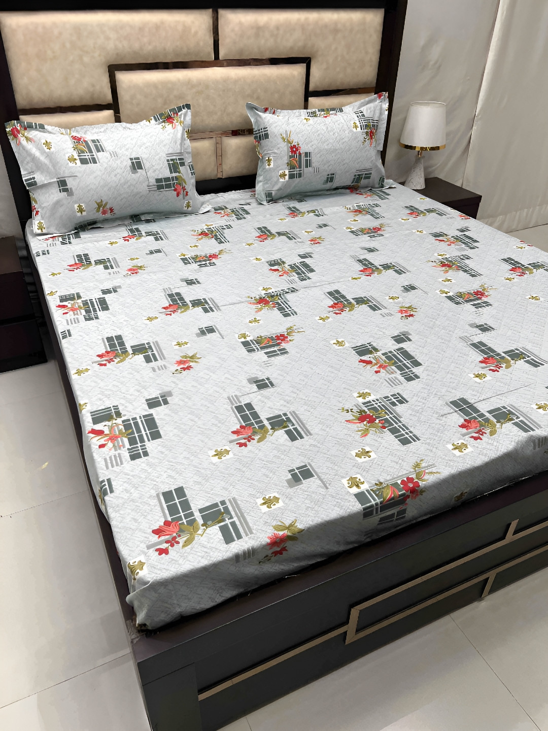 

Pure Decor Grey Floral 380 TC Printed King Bedsheet Set King Bedsheet & 2 Pillow Covers