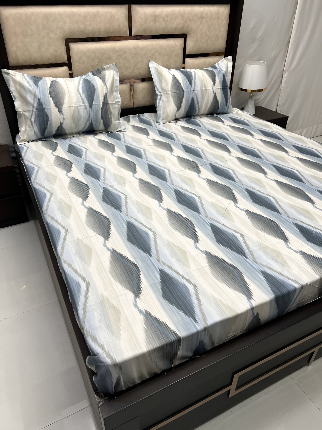 

Pure Decor Blue Geometric Printed 400 TC Pure Cotton King Bedsheet with 2 Pillow Covers