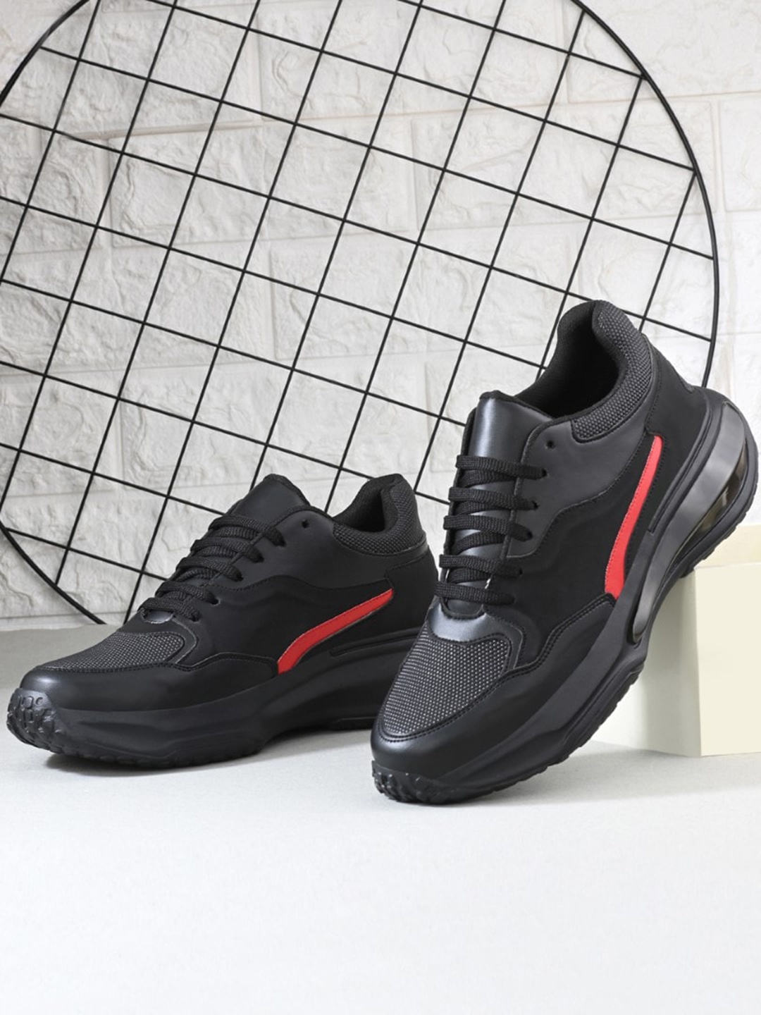 

The Roadster Lifestyle Co. Men Round Toe Lightweight Sneakers, Black