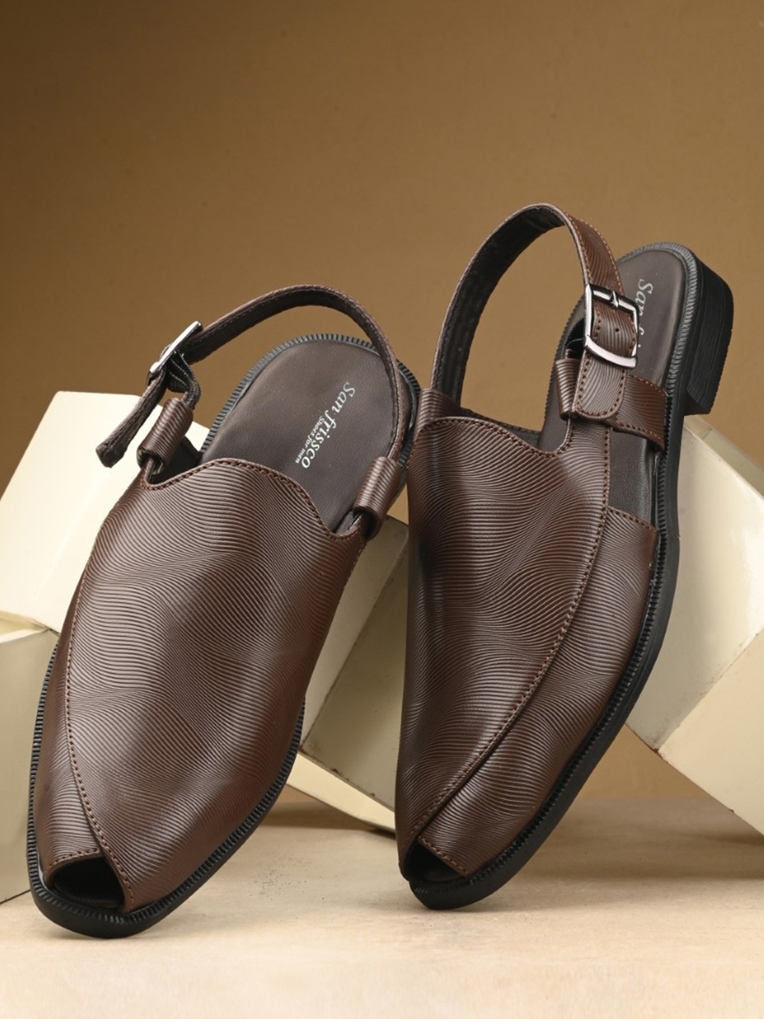 

San Frissco Men Textured Shoe-Style Sandals, Brown