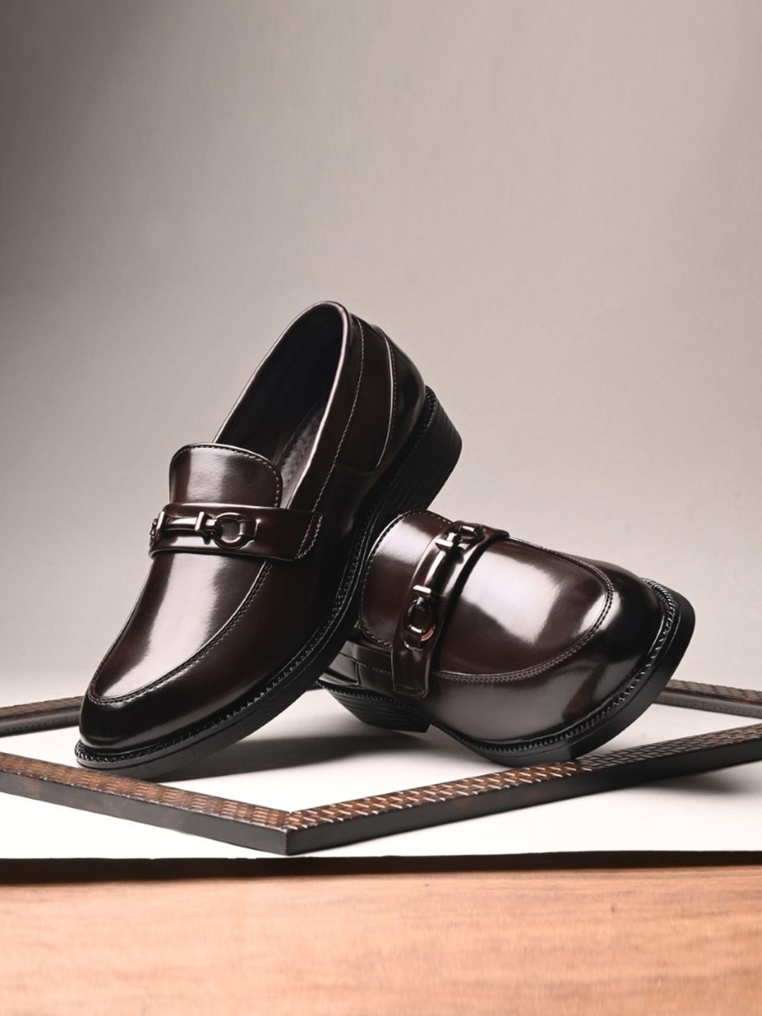 

INVICTUS Men Buckle Detailed Formal Loafers, Brown