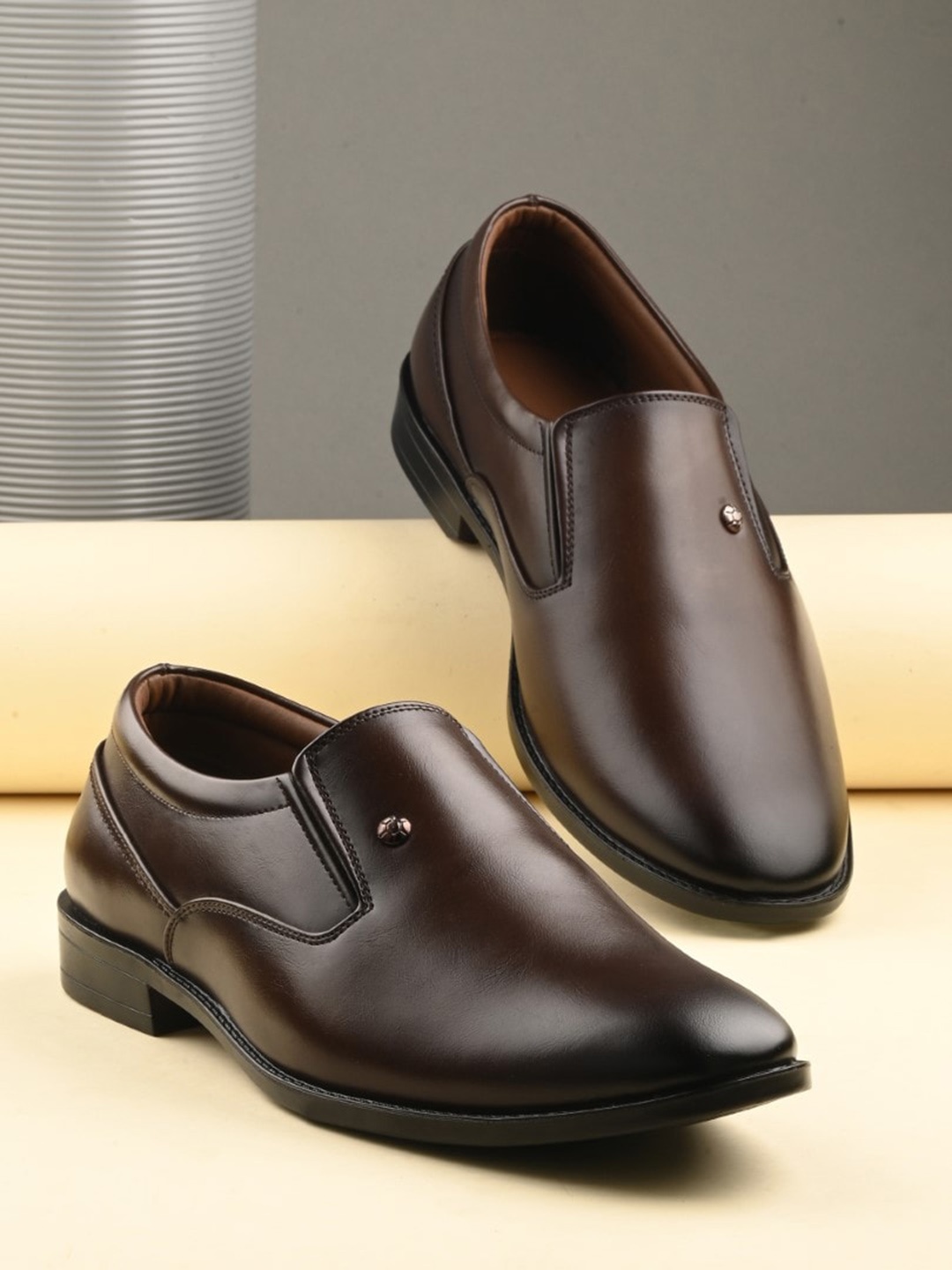 

INVICTUS Men Round Toe Formal Slip On Shoes, Brown