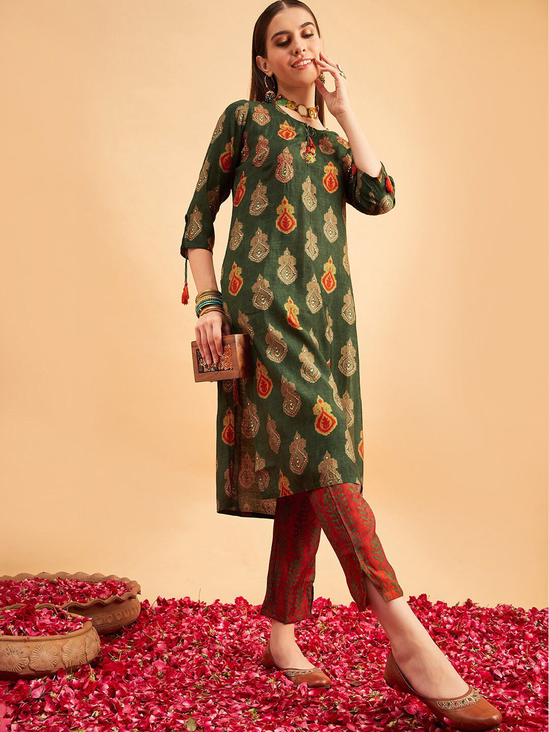 

Anouk Ethnic Motifs Printed Tie-Up Neck Sequinned Chanderi Silk Kurta with Trousers, Green