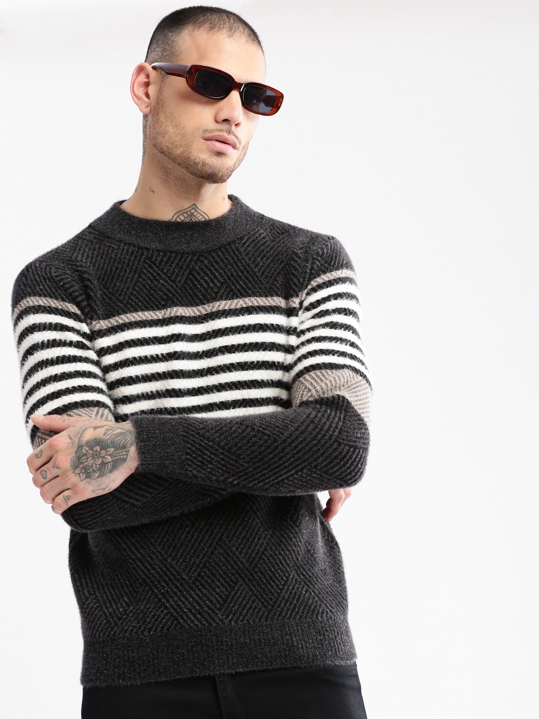 

SHOWOFF Round Neck Long Sleeves Striped Pullover, Black